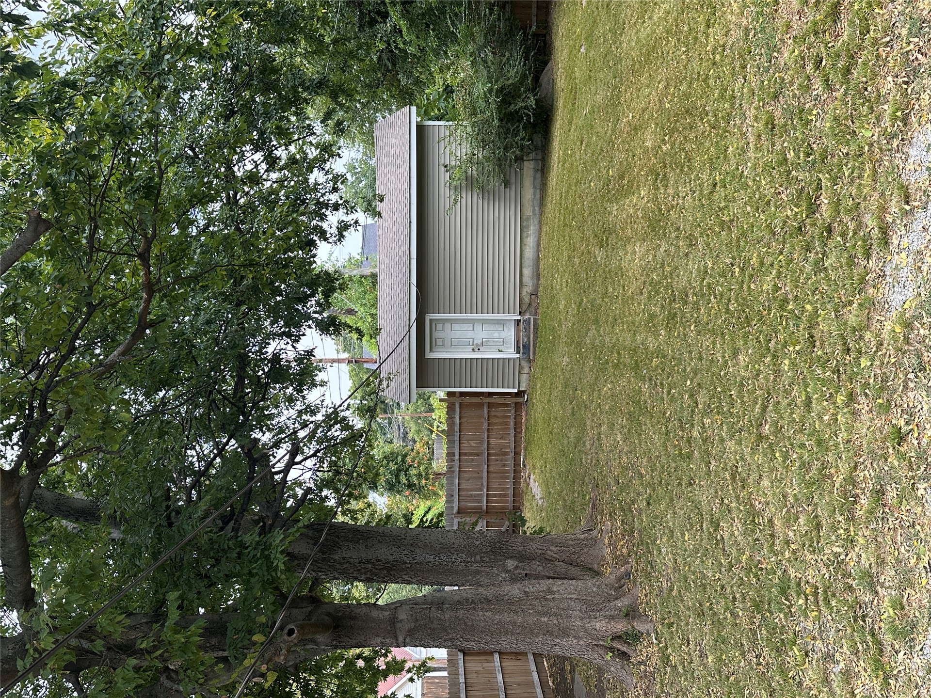 514 E 9th Property Photo 15