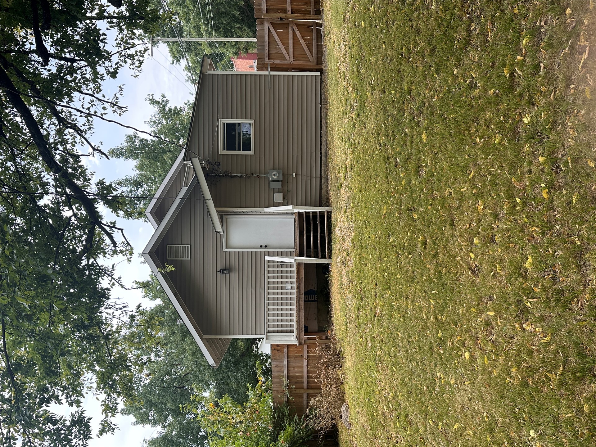 514 E 9th Property Photo 16