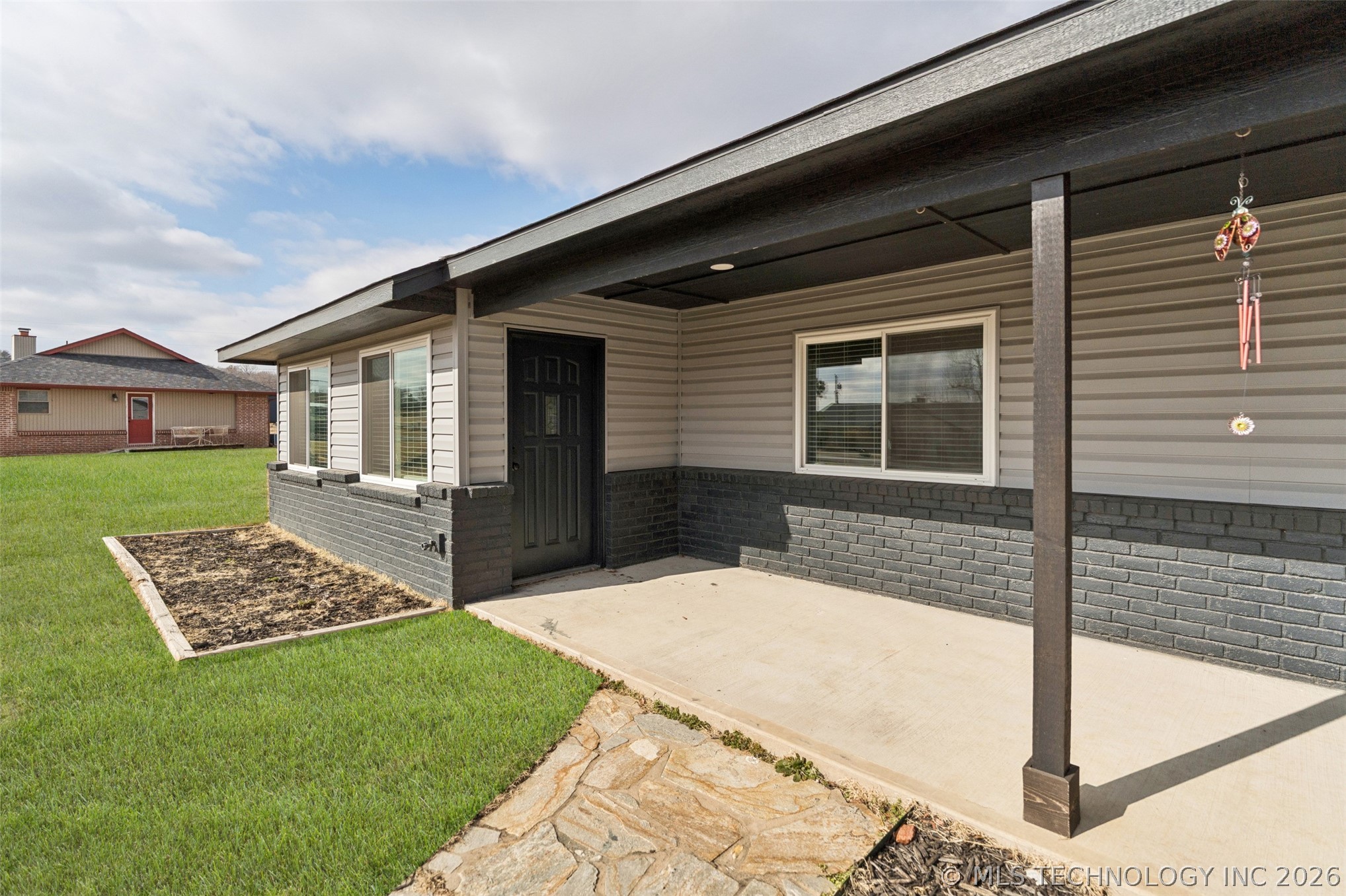 17065 Honeysuckle Lane Property Photo 3