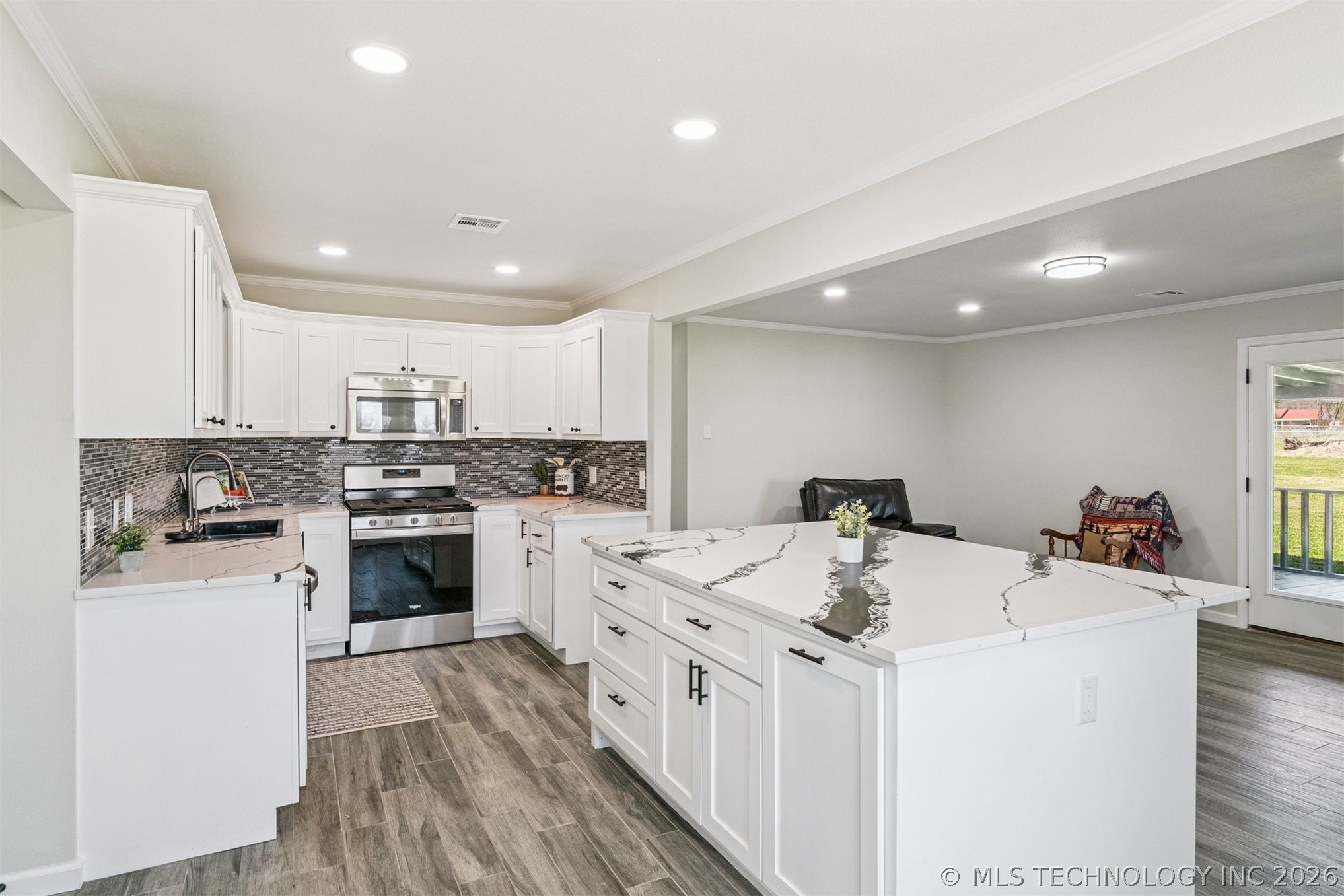 17065 Honeysuckle Lane Property Photo 6