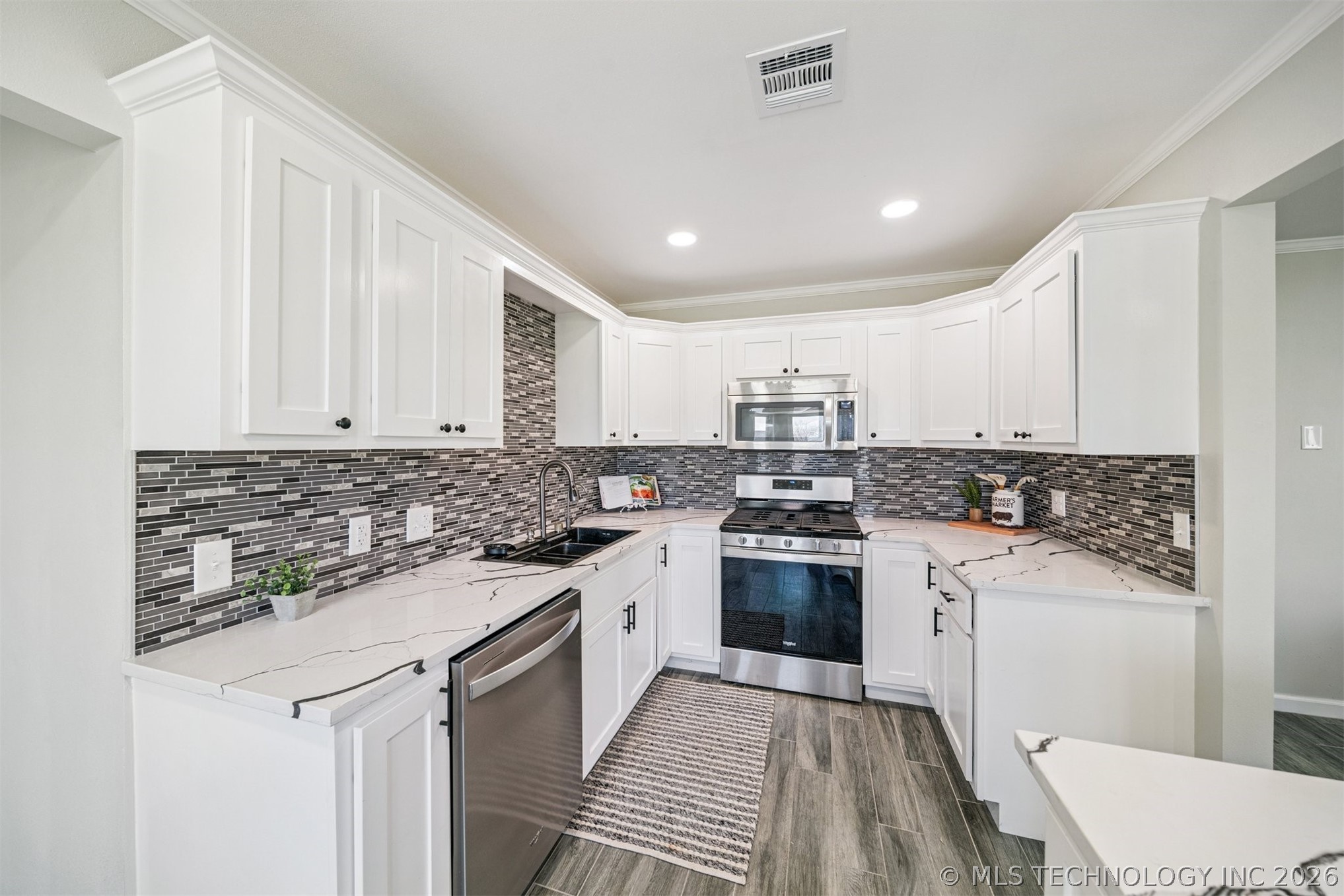 17065 Honeysuckle Lane Property Photo 7