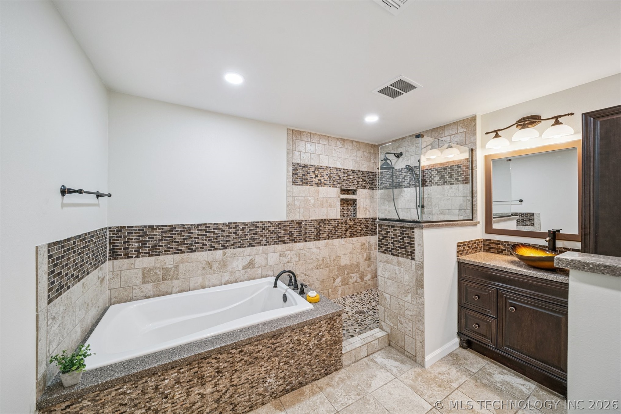 17065 Honeysuckle Lane Property Photo 25