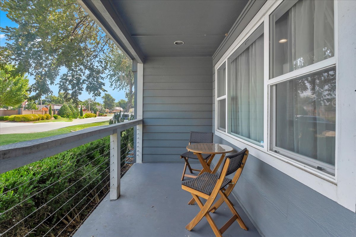 1146 E 49th Street Property Photo 6