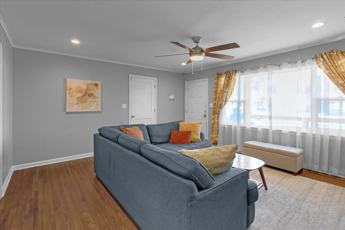 1146 E 49th Street Property Photo 14