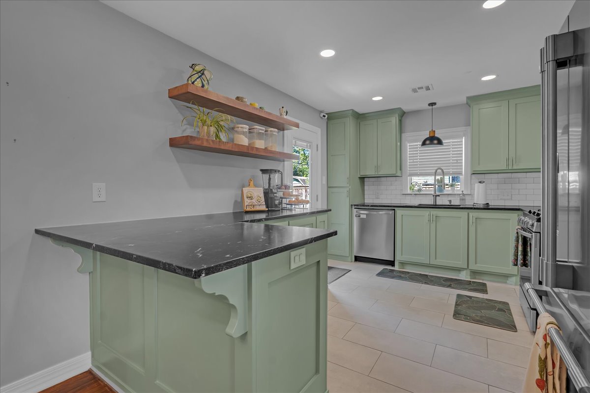 1146 E 49th Street Property Photo 18