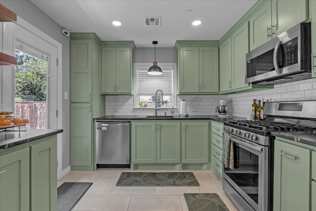 1146 E 49th Street Property Photo 19