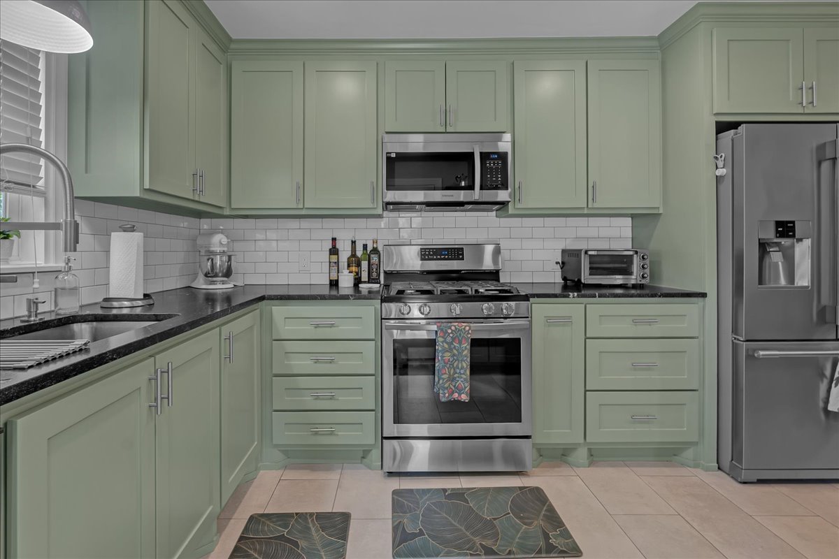 1146 E 49th Street Property Photo 23