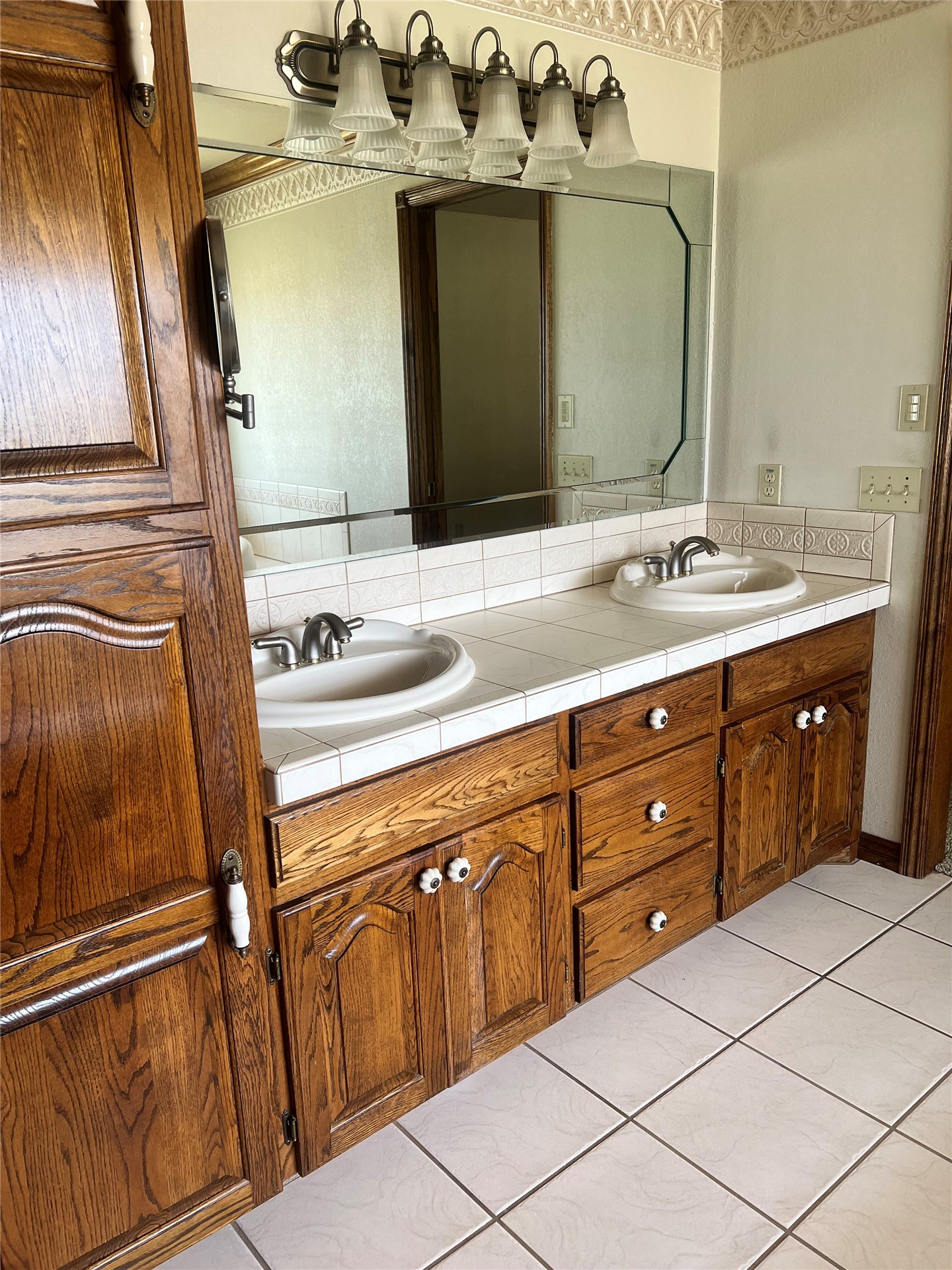 800 17th Property Photo 12