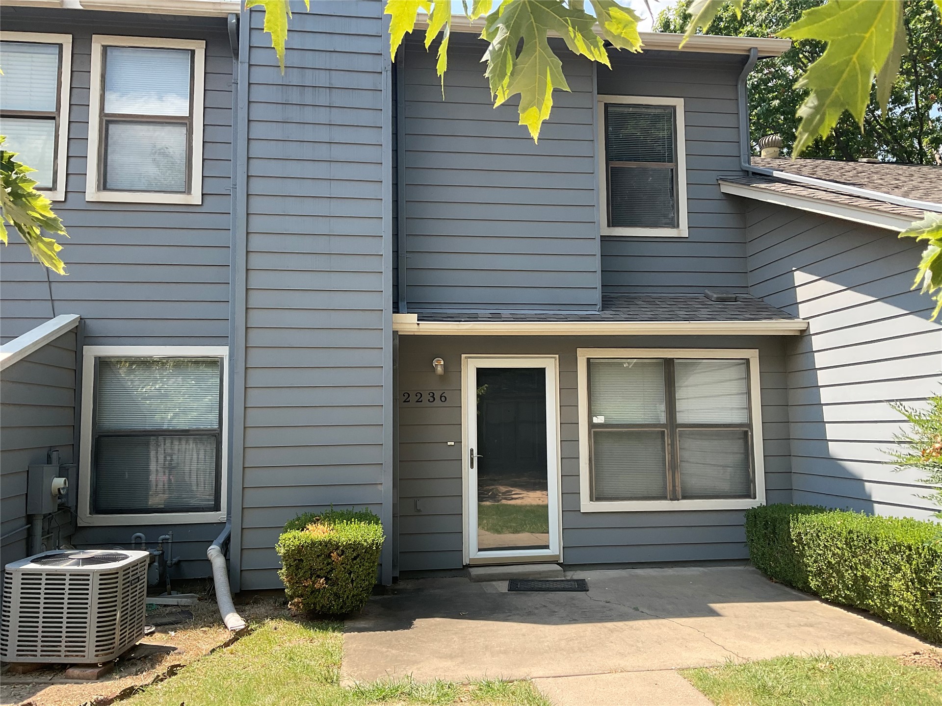 2236 W Quantico Street Property Photo 1