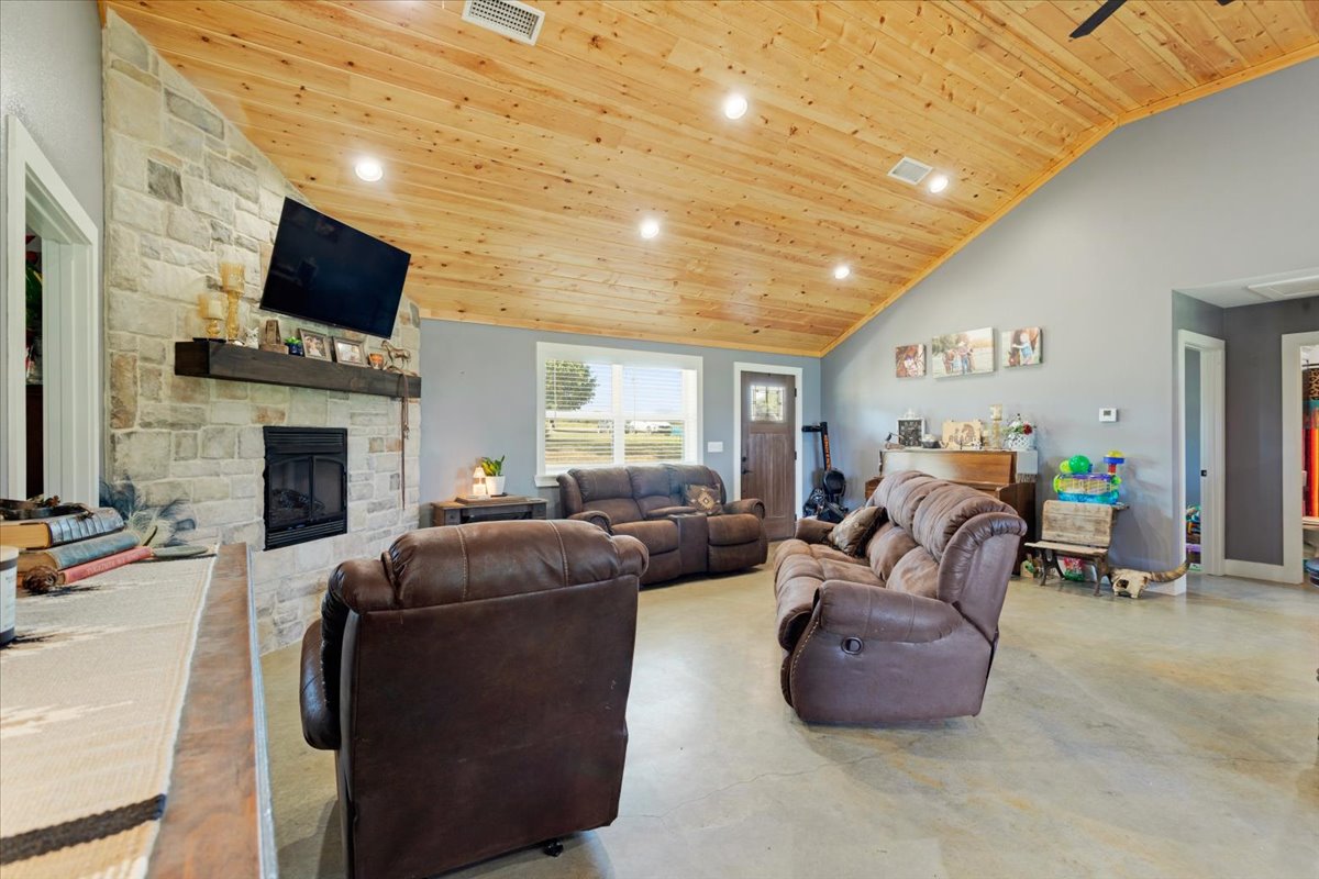 190014 N 4080 Property Photo 6