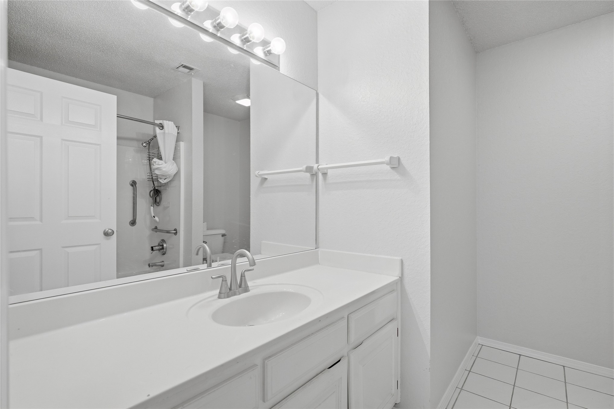 8910 E 100th Place Property Photo 32