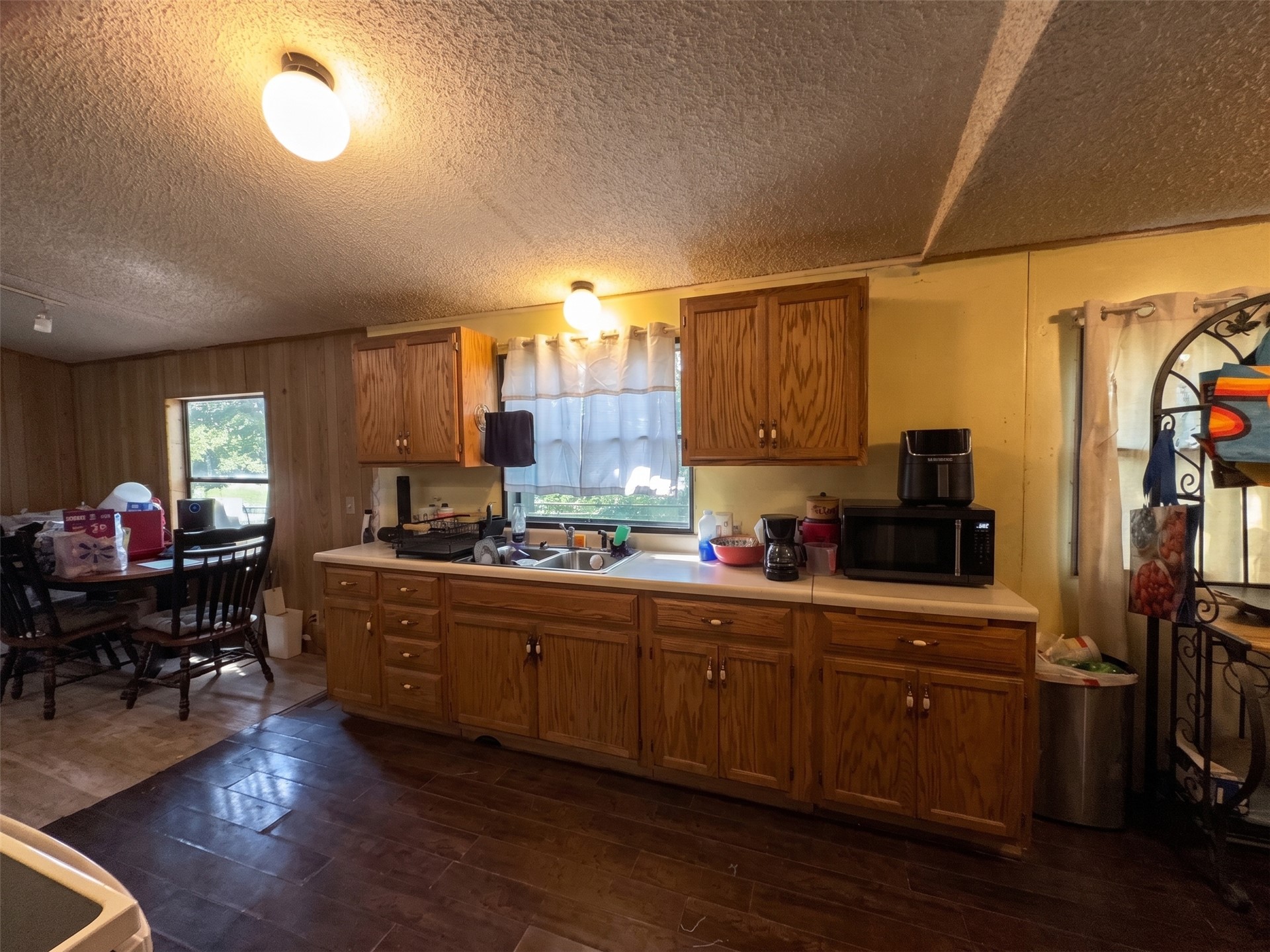712 W Flint Property Photo 5