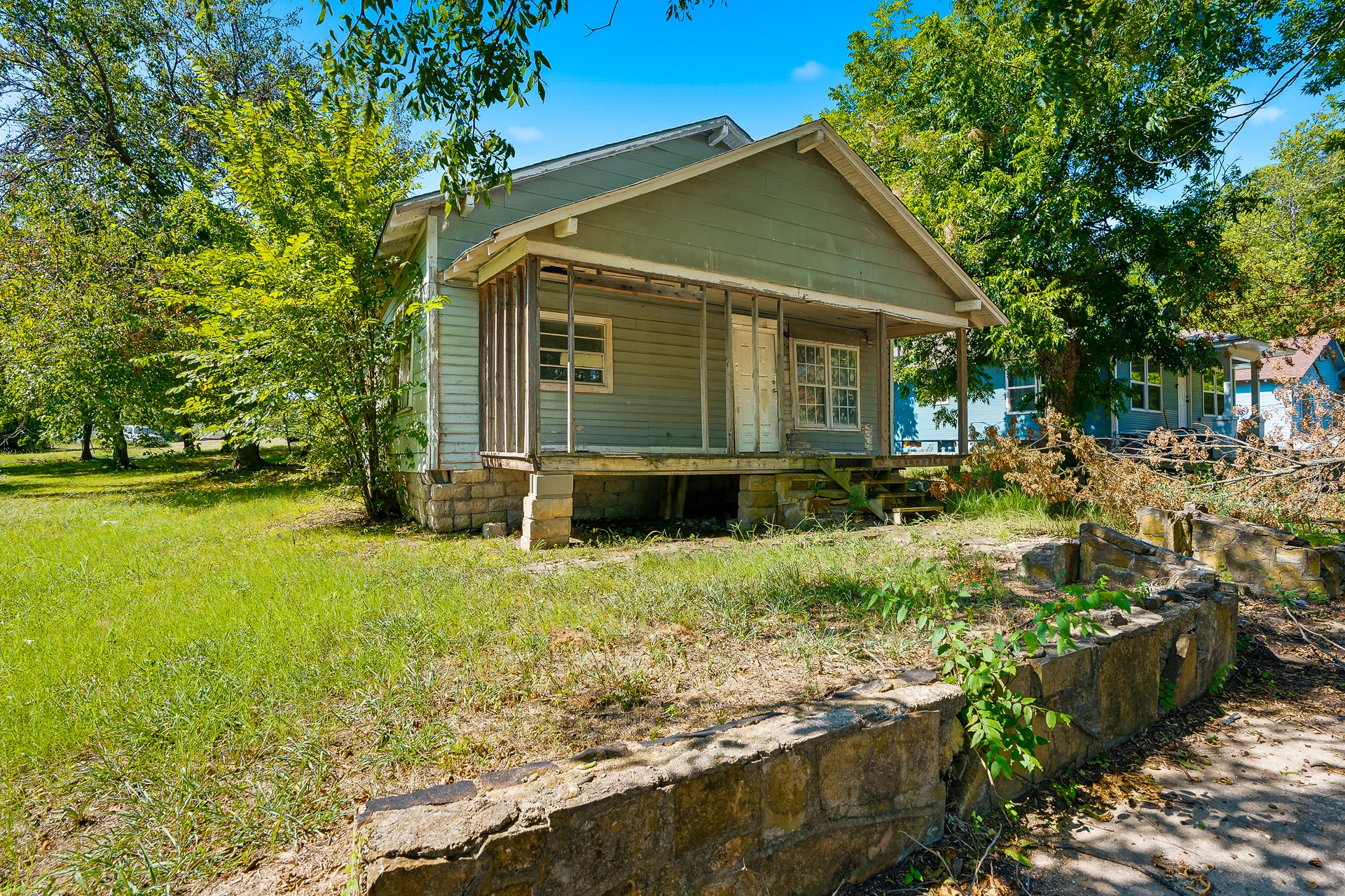 315 E 15th Property Photo 1