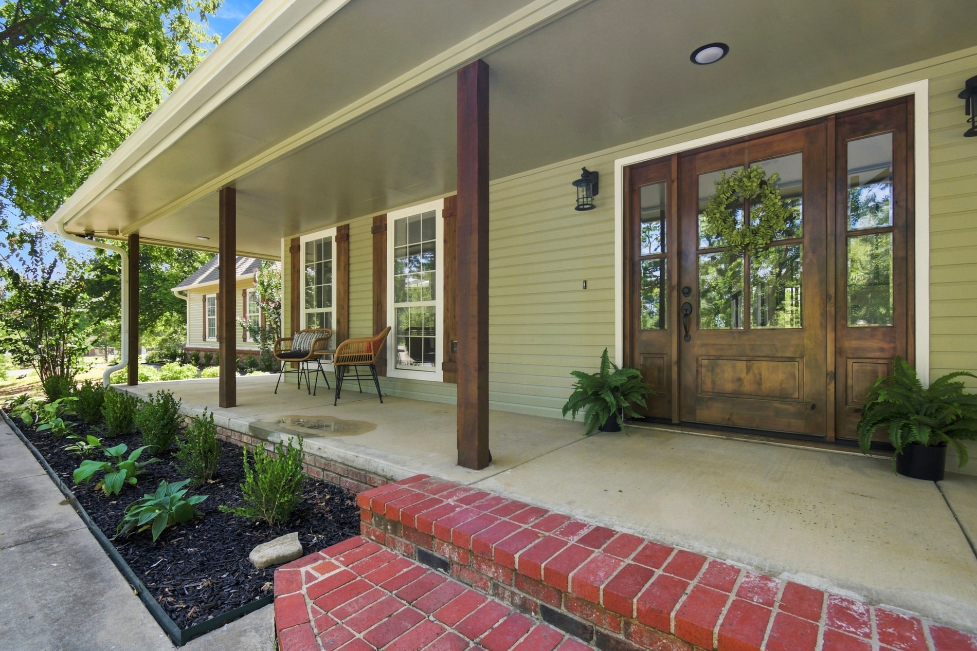9376 Colonial Drive Property Photo 2