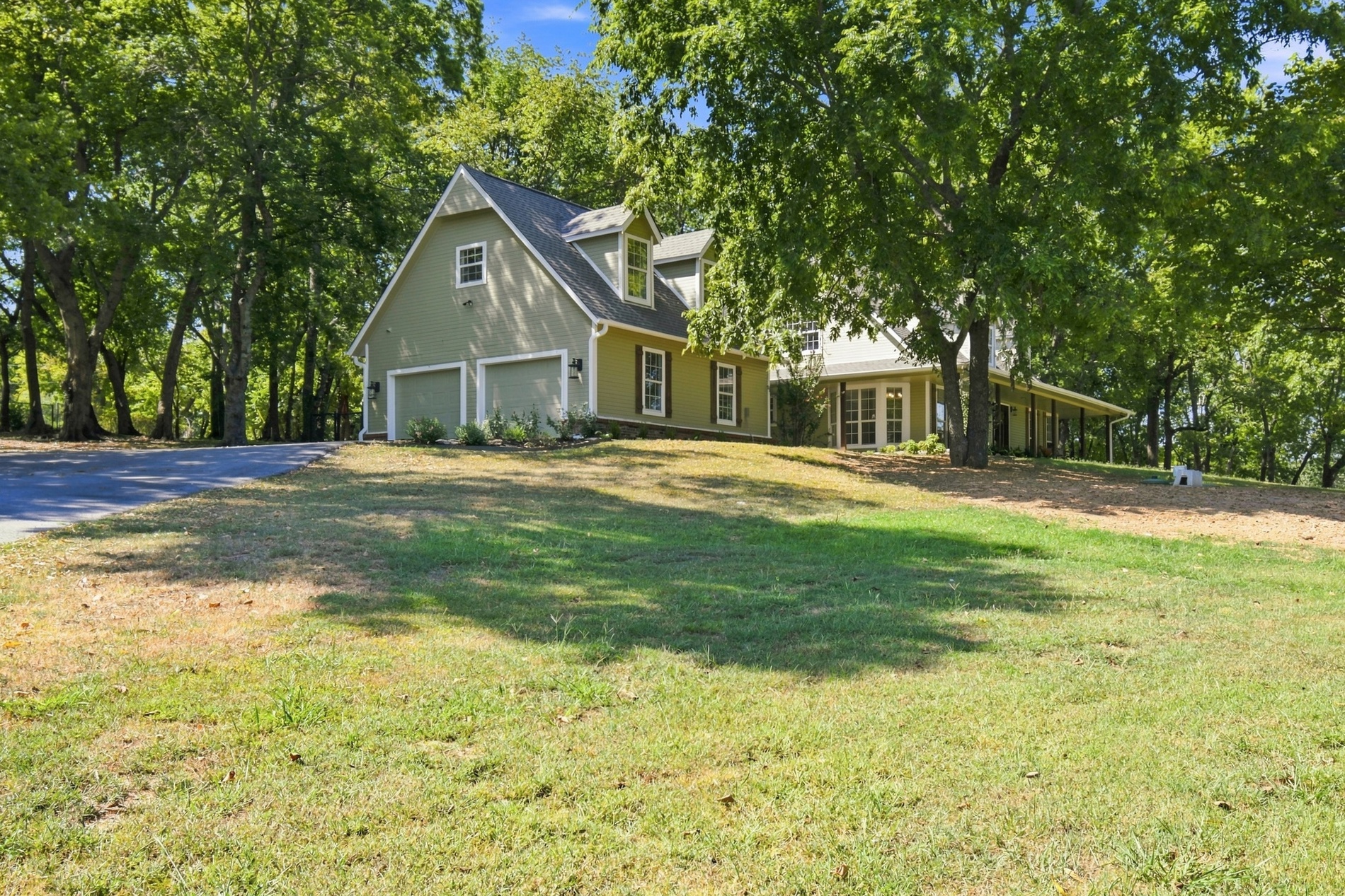9376 Colonial Drive Property Photo 4