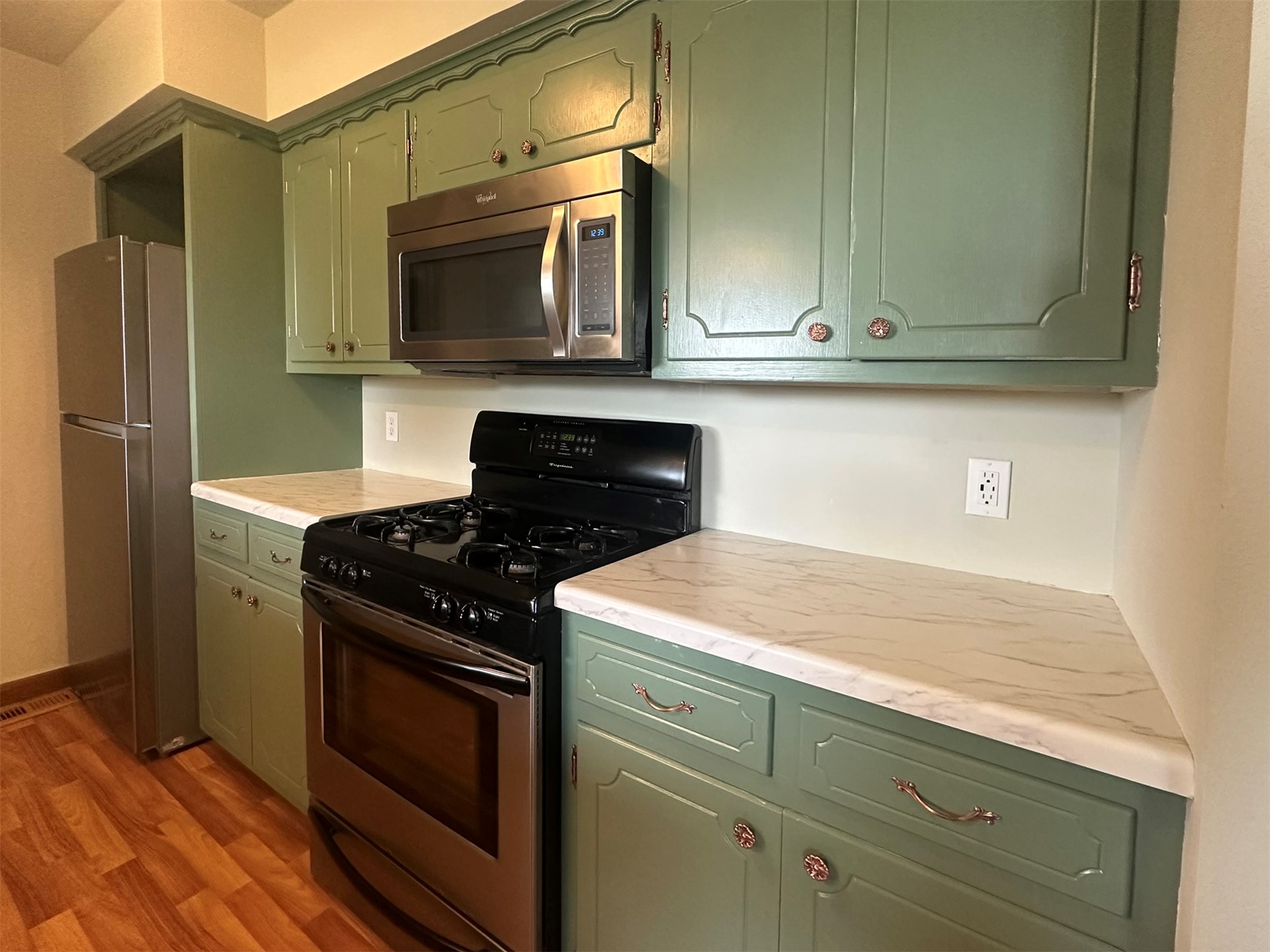 1908 Lakeview Drive Property Photo 4