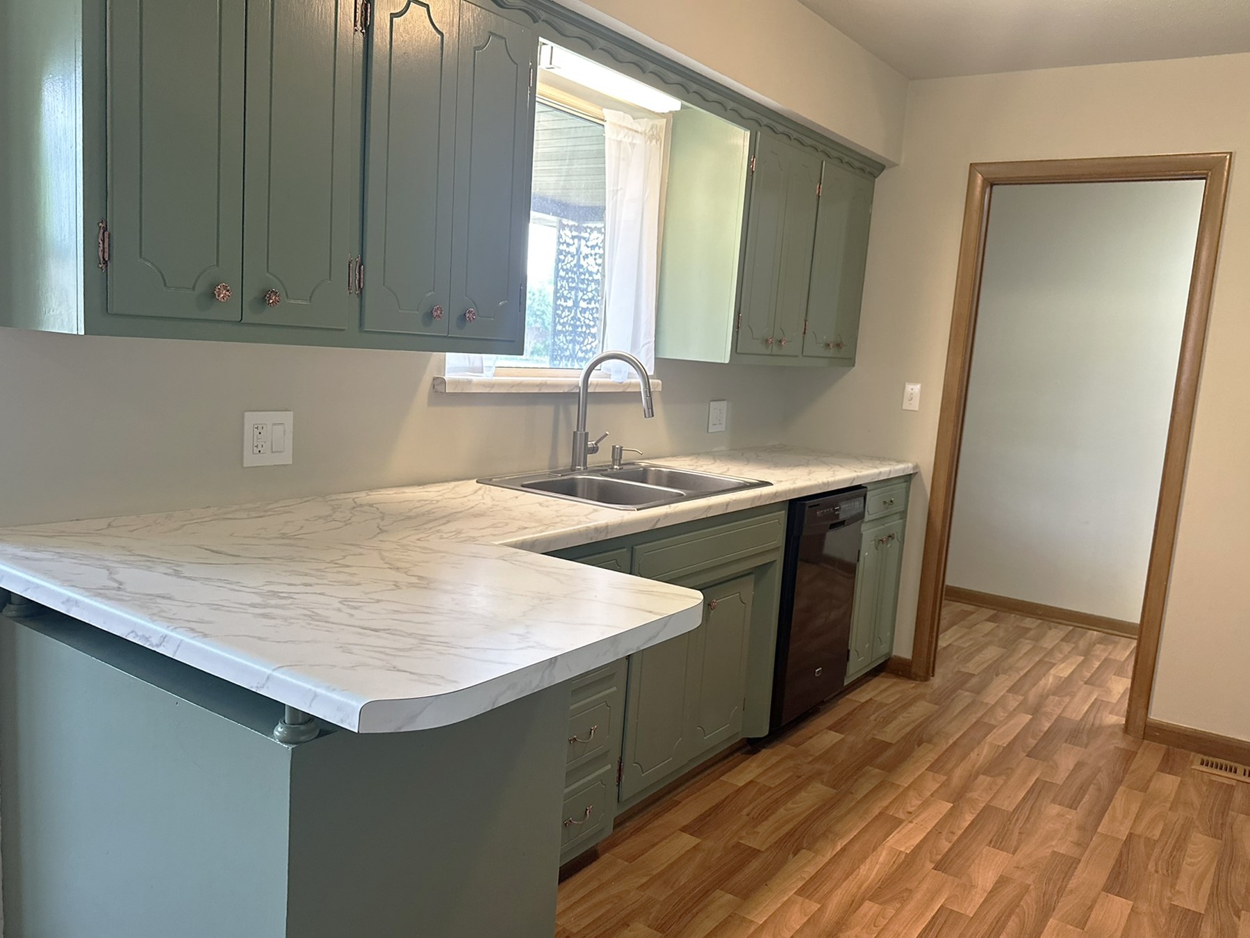 1908 Lakeview Drive Property Photo 6