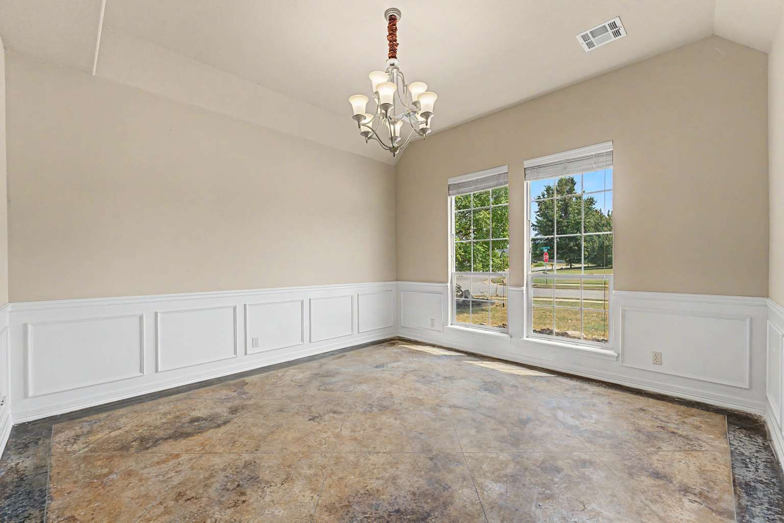 701 W 39th Street Property Photo 3