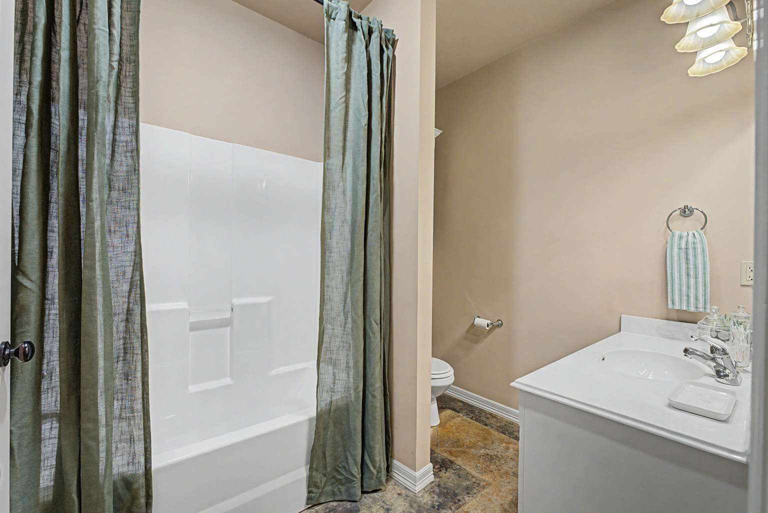 701 W 39th Street Property Photo 11