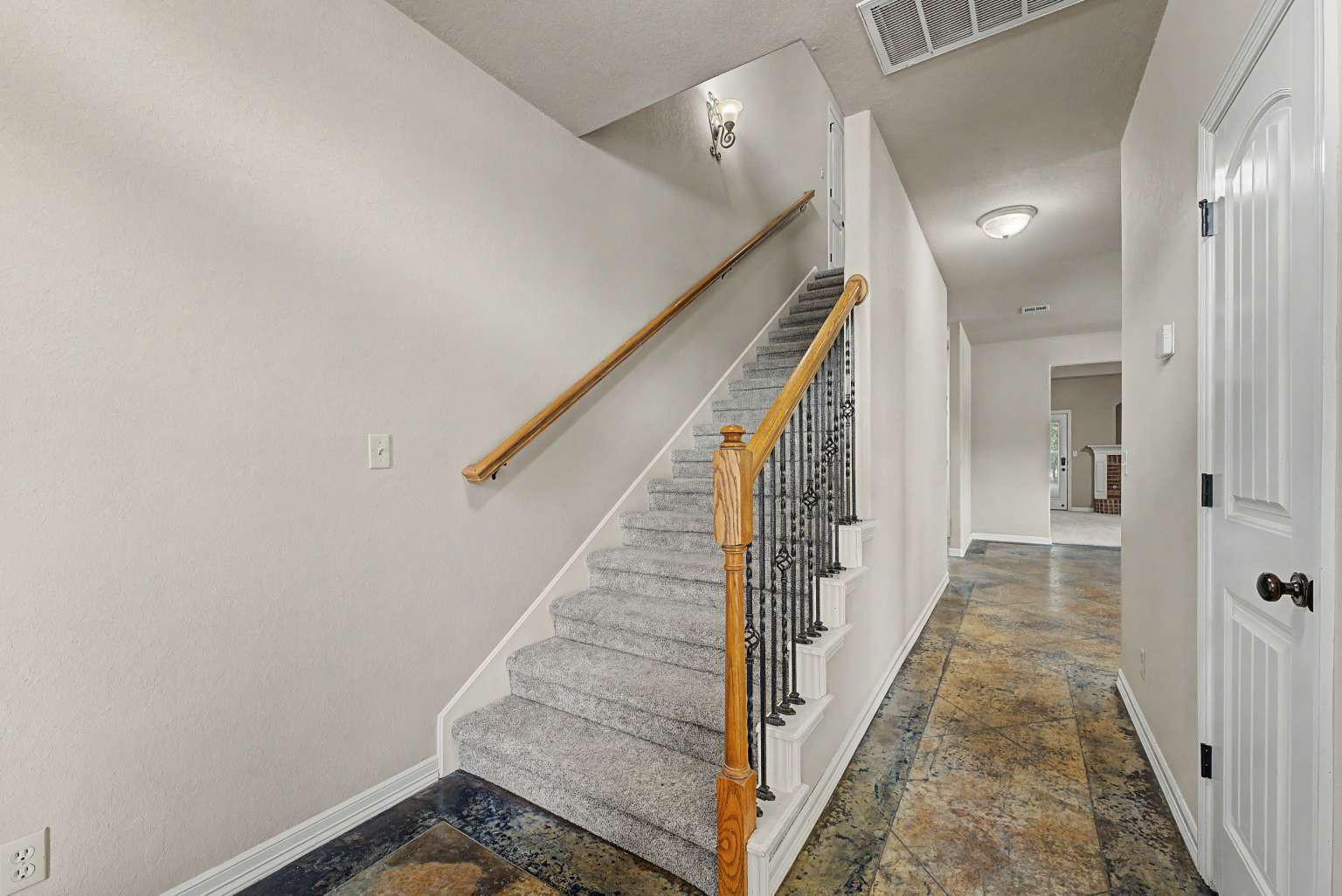 701 W 39th Street Property Photo 13