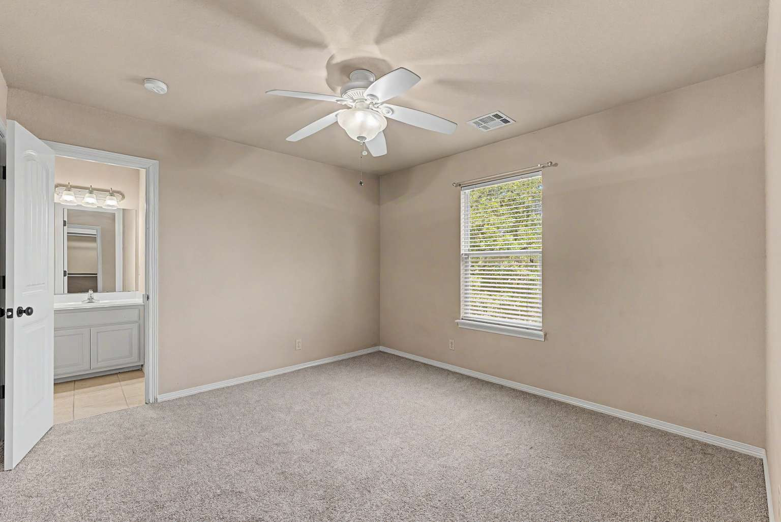 701 W 39th Street Property Photo 15