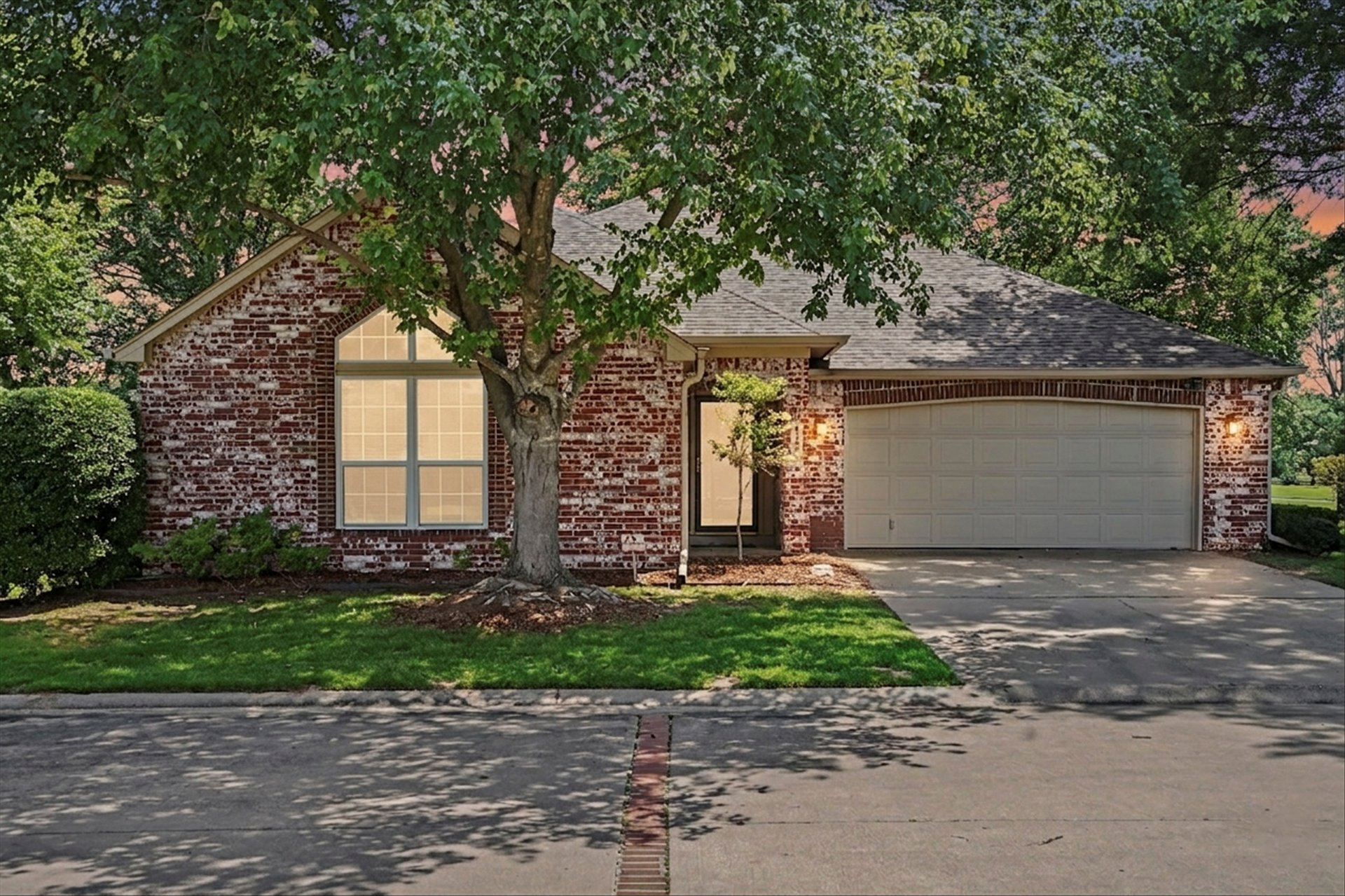 412 N Forest Ridge Boulevard Property Photo 1