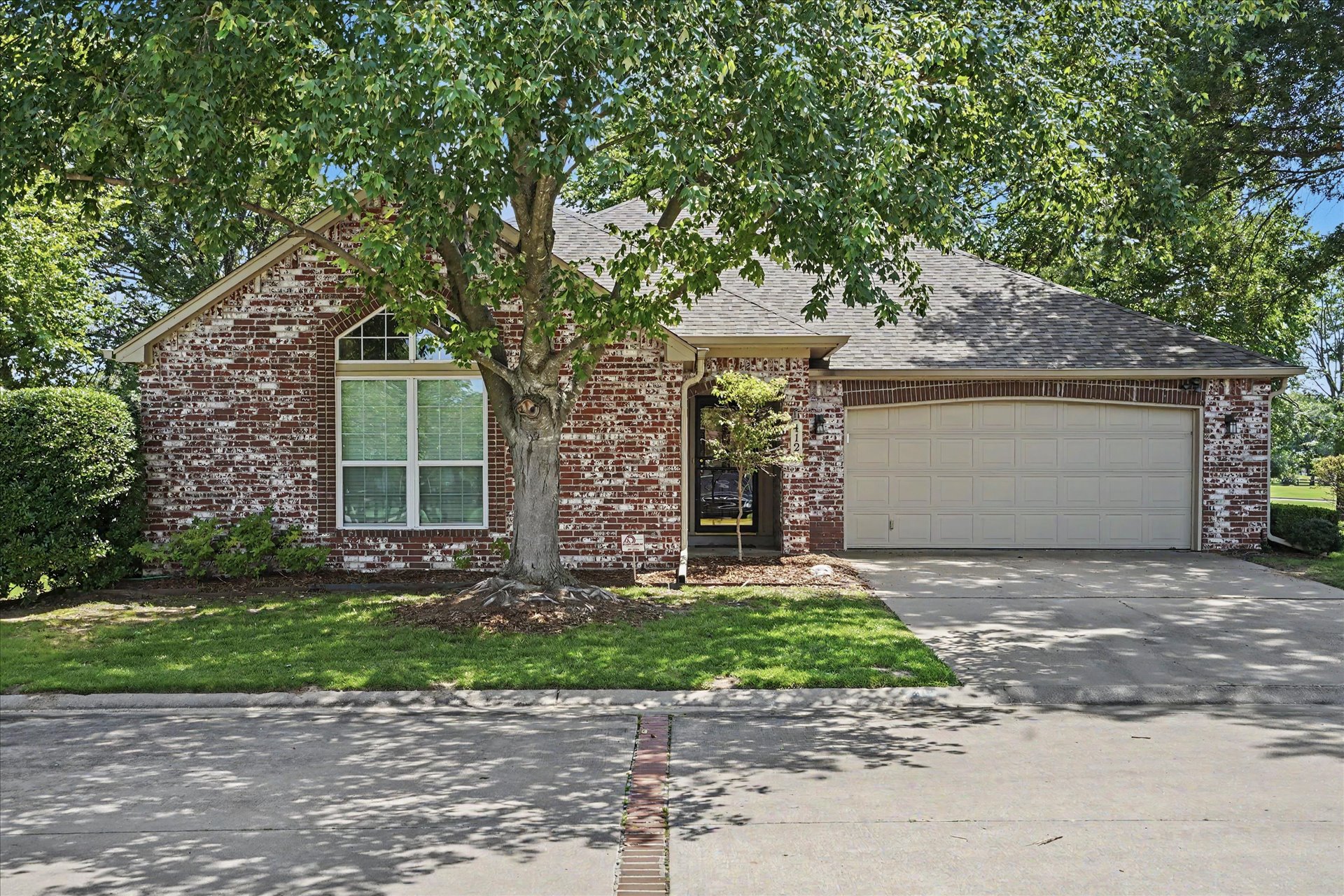 412 N Forest Ridge Boulevard Property Photo 2