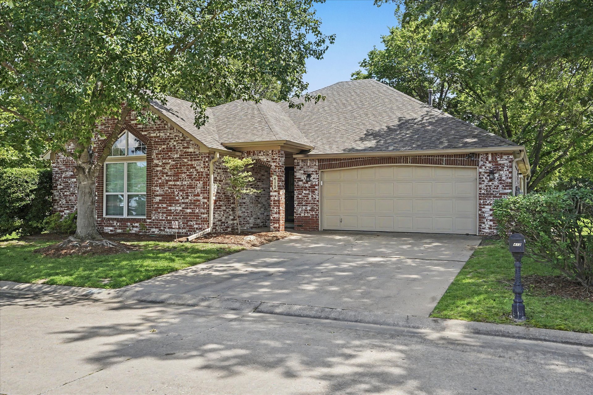 412 N Forest Ridge Boulevard Property Photo 3