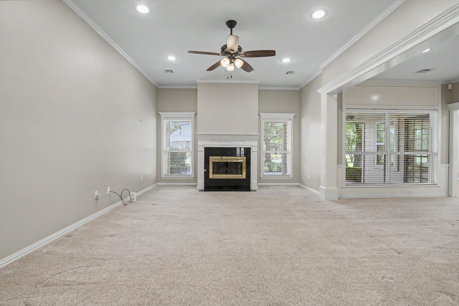412 N Forest Ridge Boulevard Property Photo 5