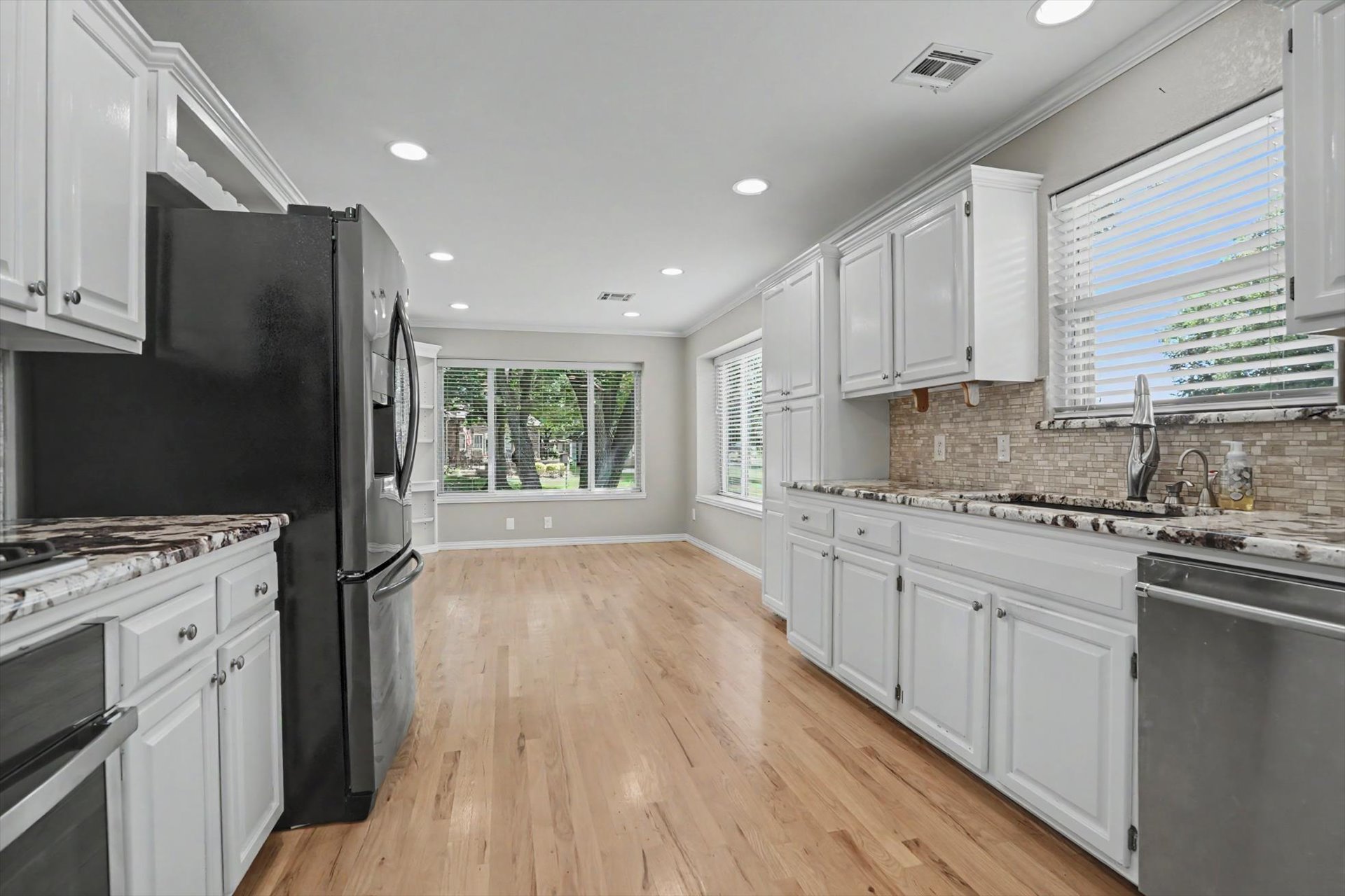 412 N Forest Ridge Boulevard Property Photo 10