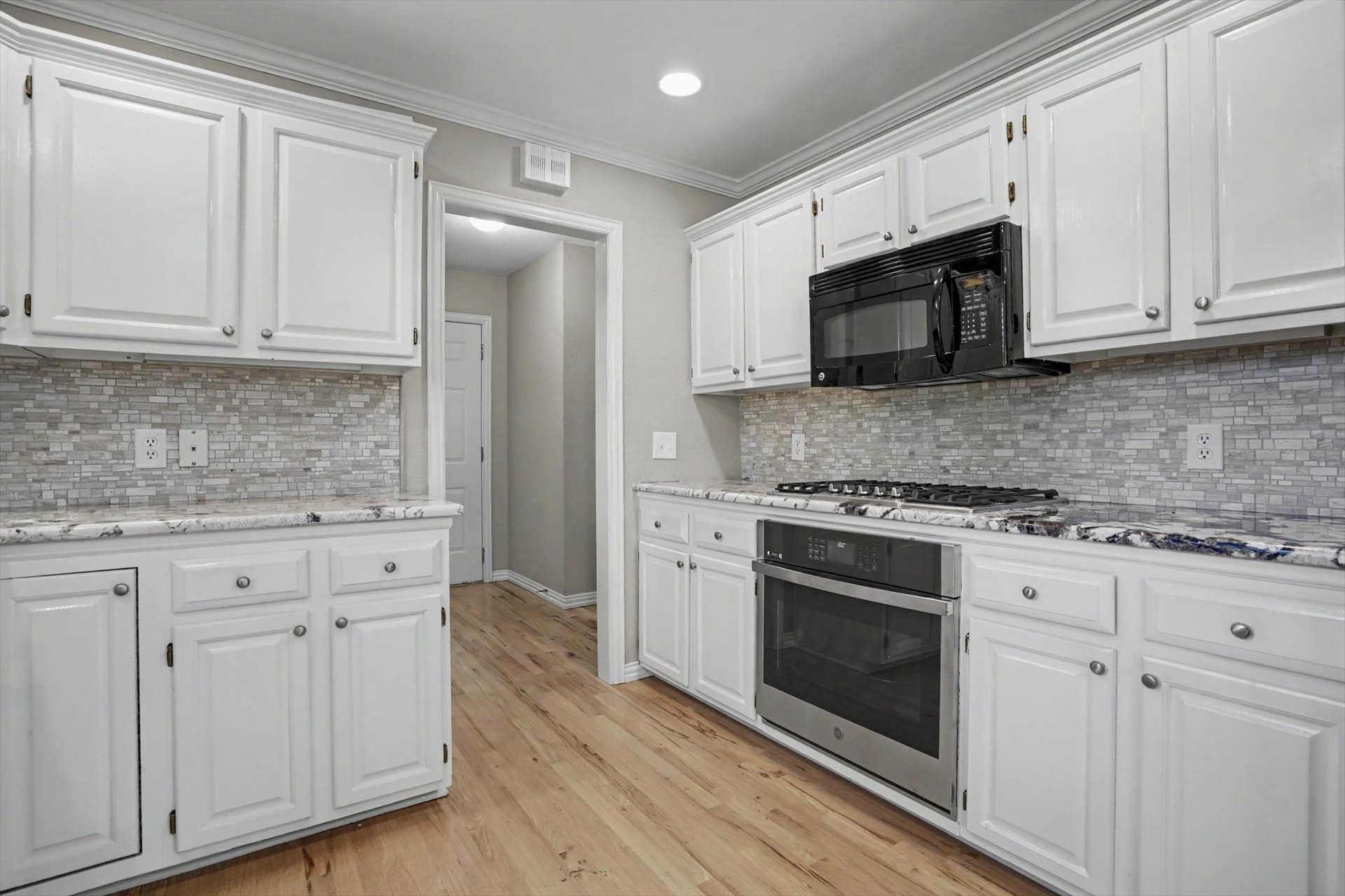 412 N Forest Ridge Boulevard Property Photo 12