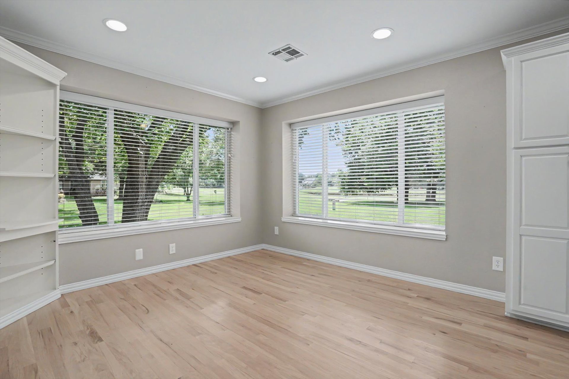 412 N Forest Ridge Boulevard Property Photo 15