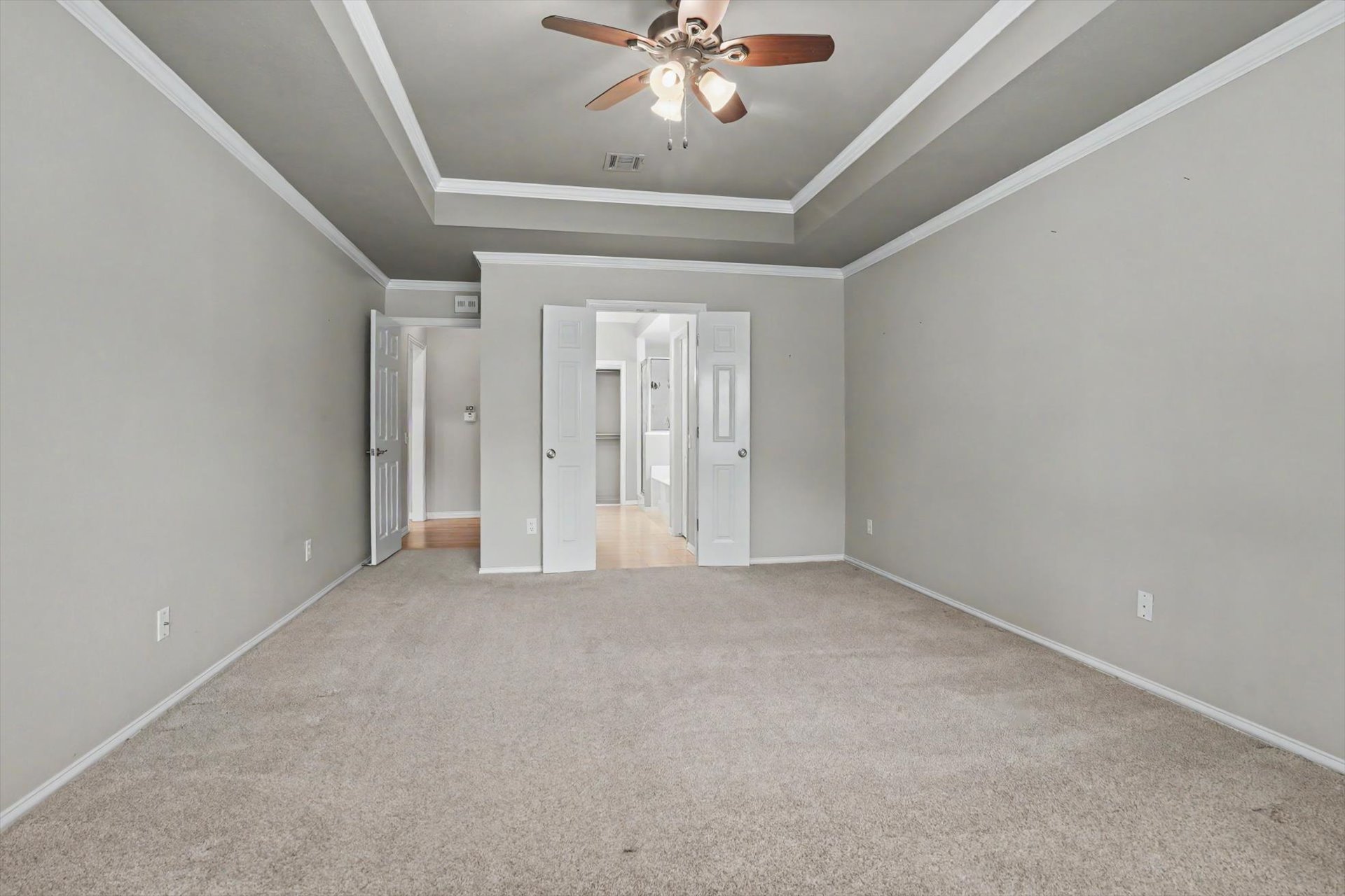 412 N Forest Ridge Boulevard Property Photo 18