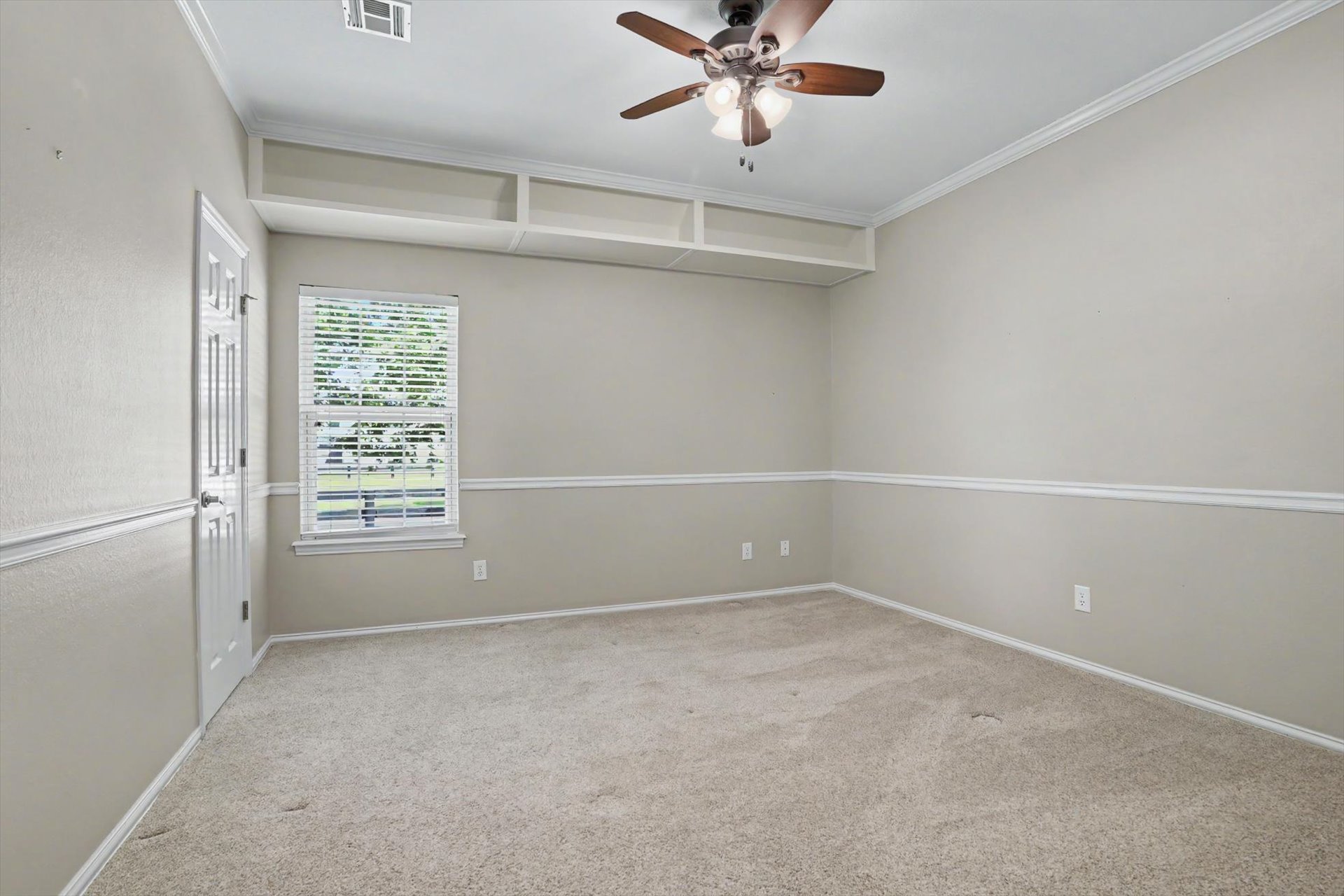 412 N Forest Ridge Boulevard Property Photo 27