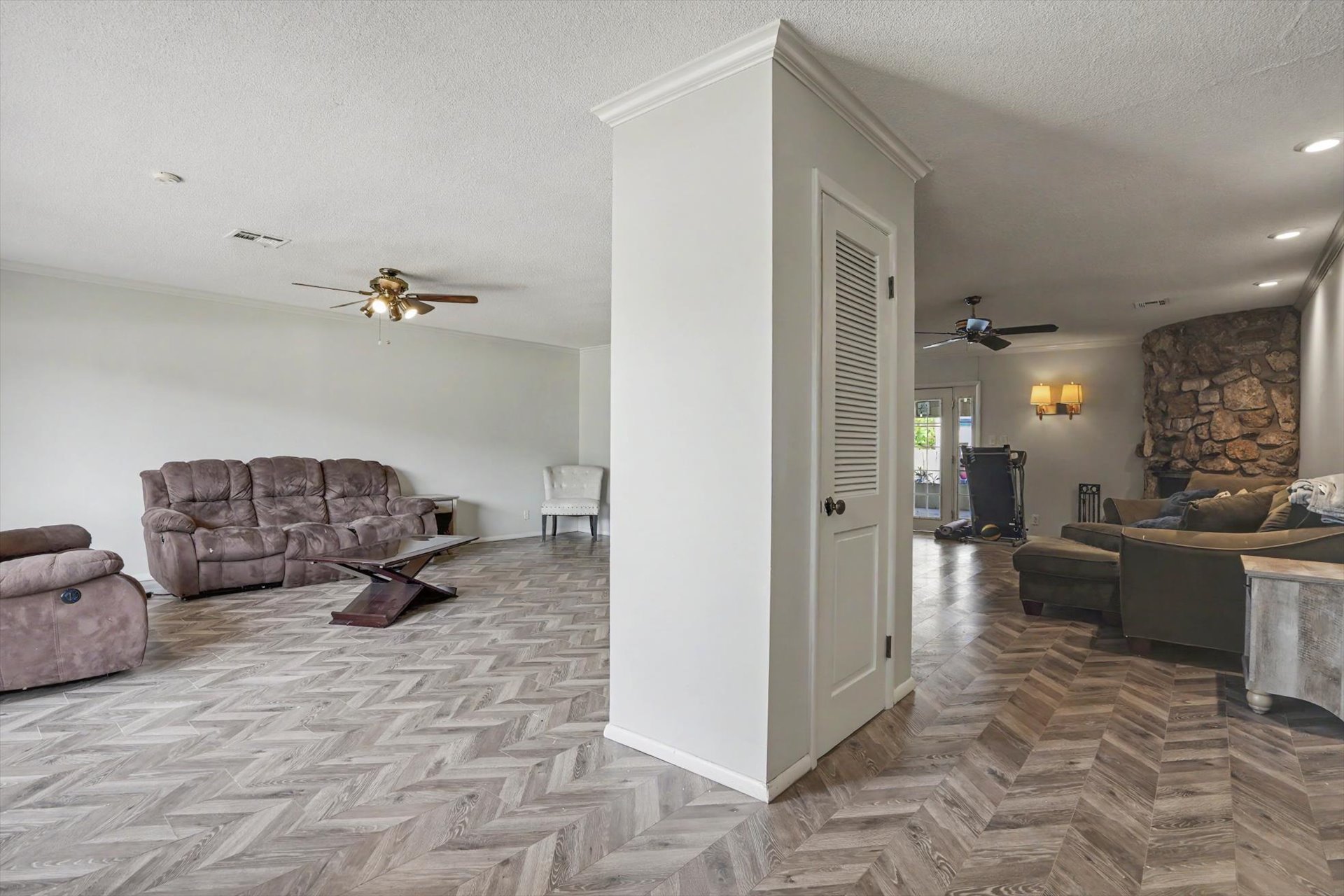 5737 E 58th Street Property Photo 3