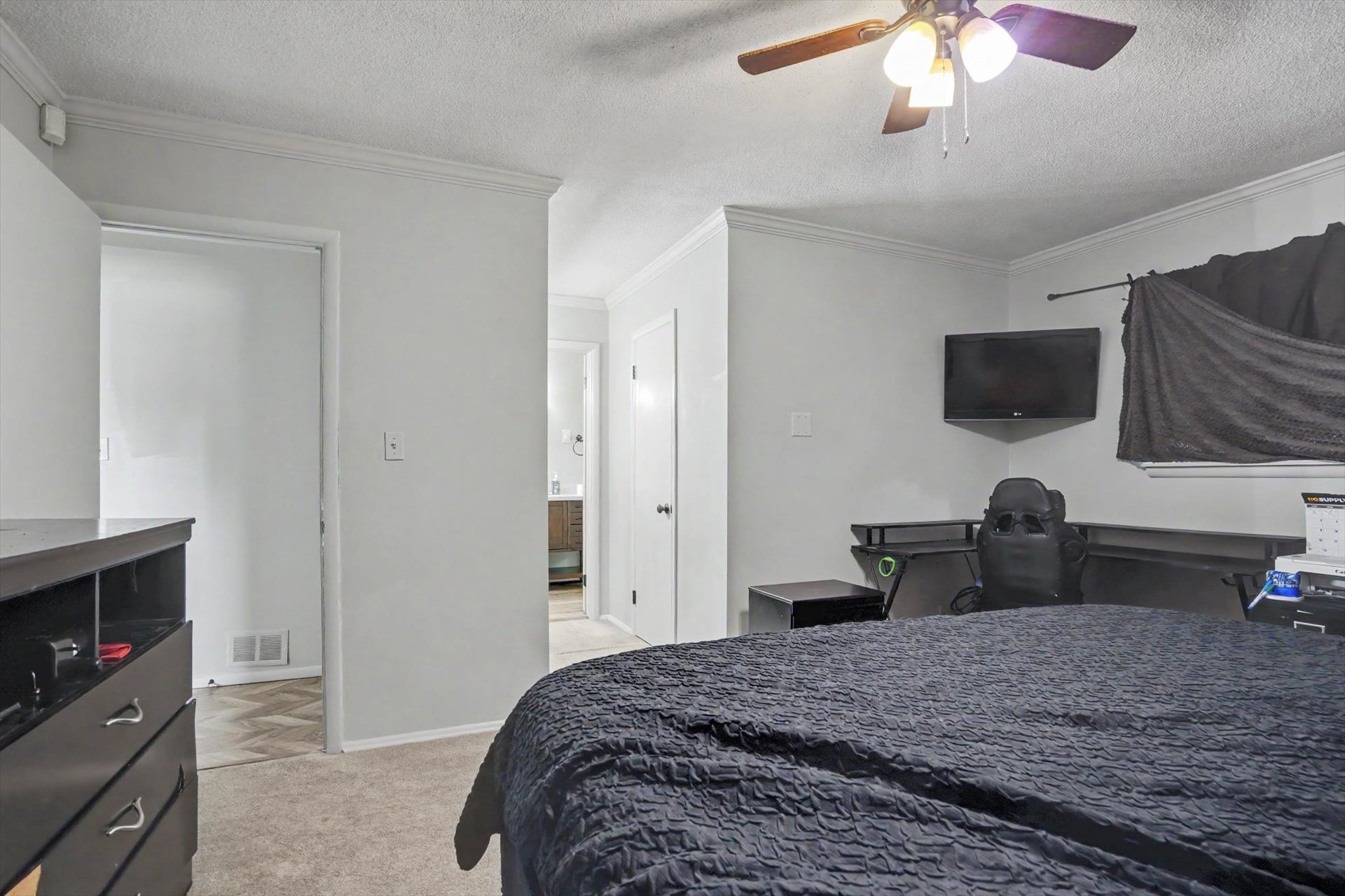5737 E 58th Street Property Photo 18