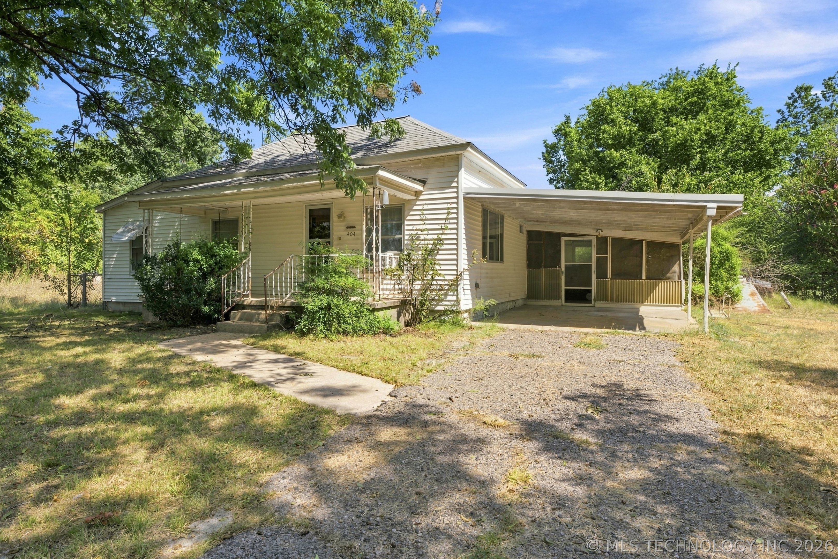 404 E Beach Street Property Photo 1