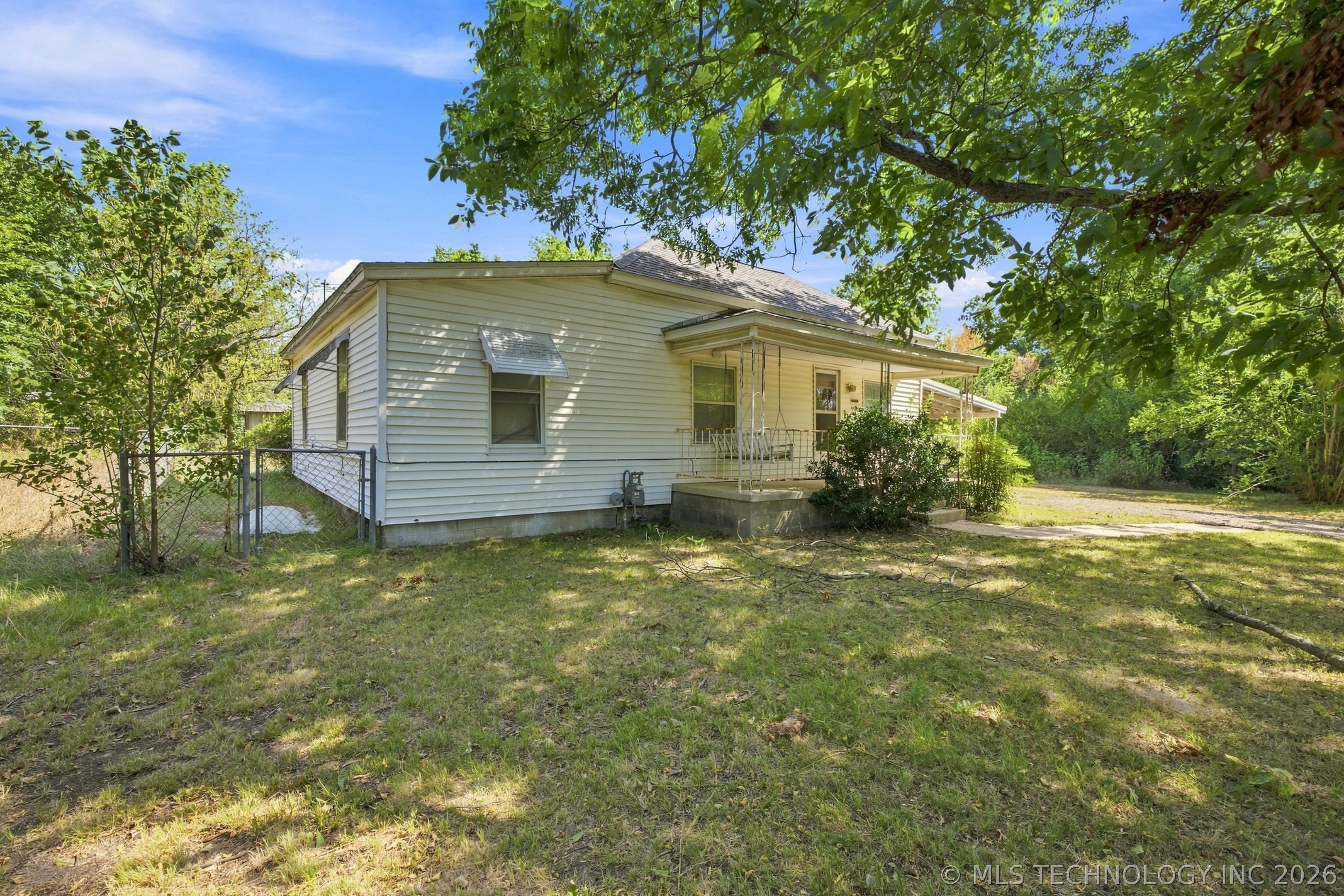 404 E Beach Street Property Photo 3