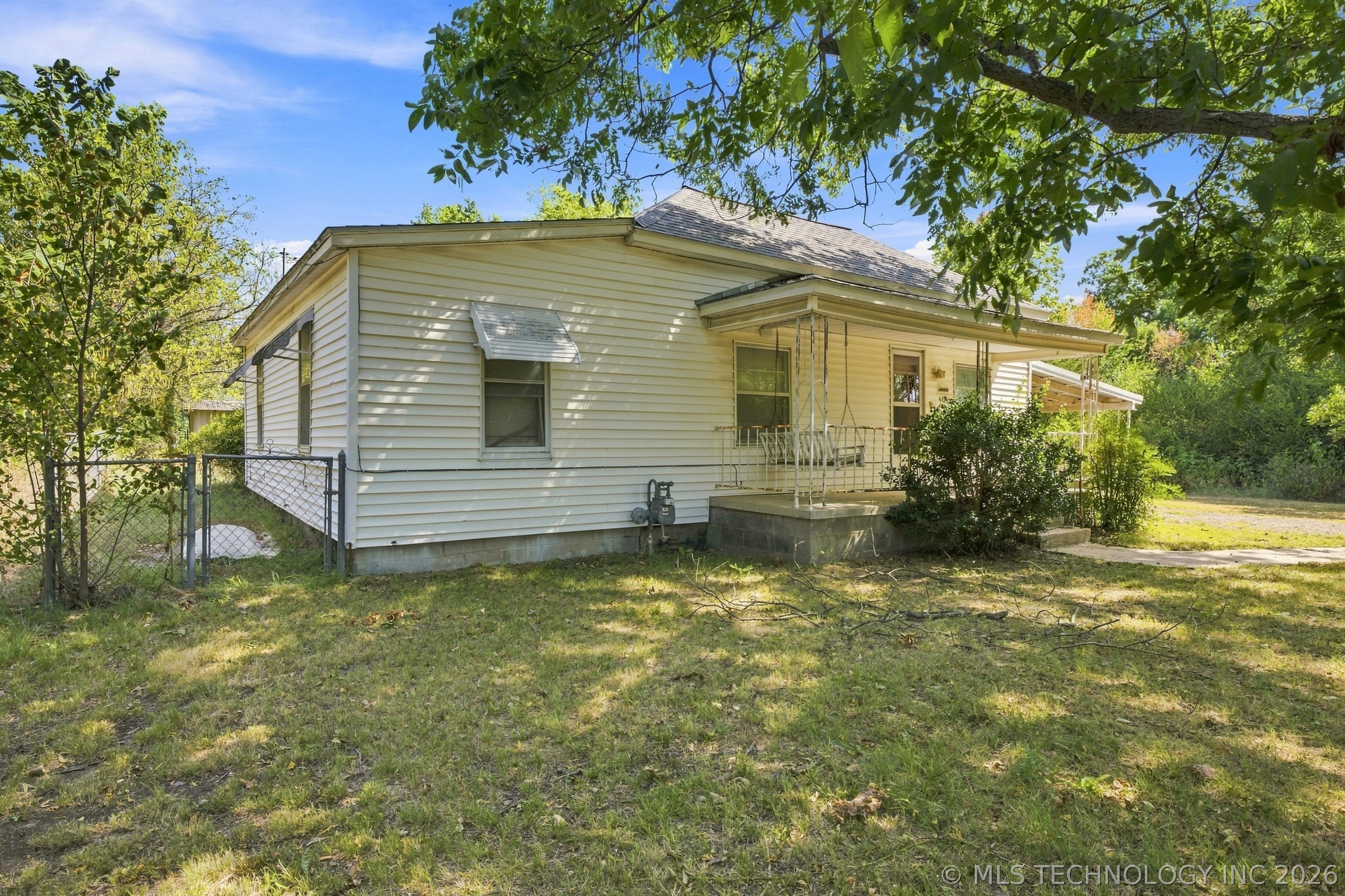 404 E Beach Street Property Photo 4