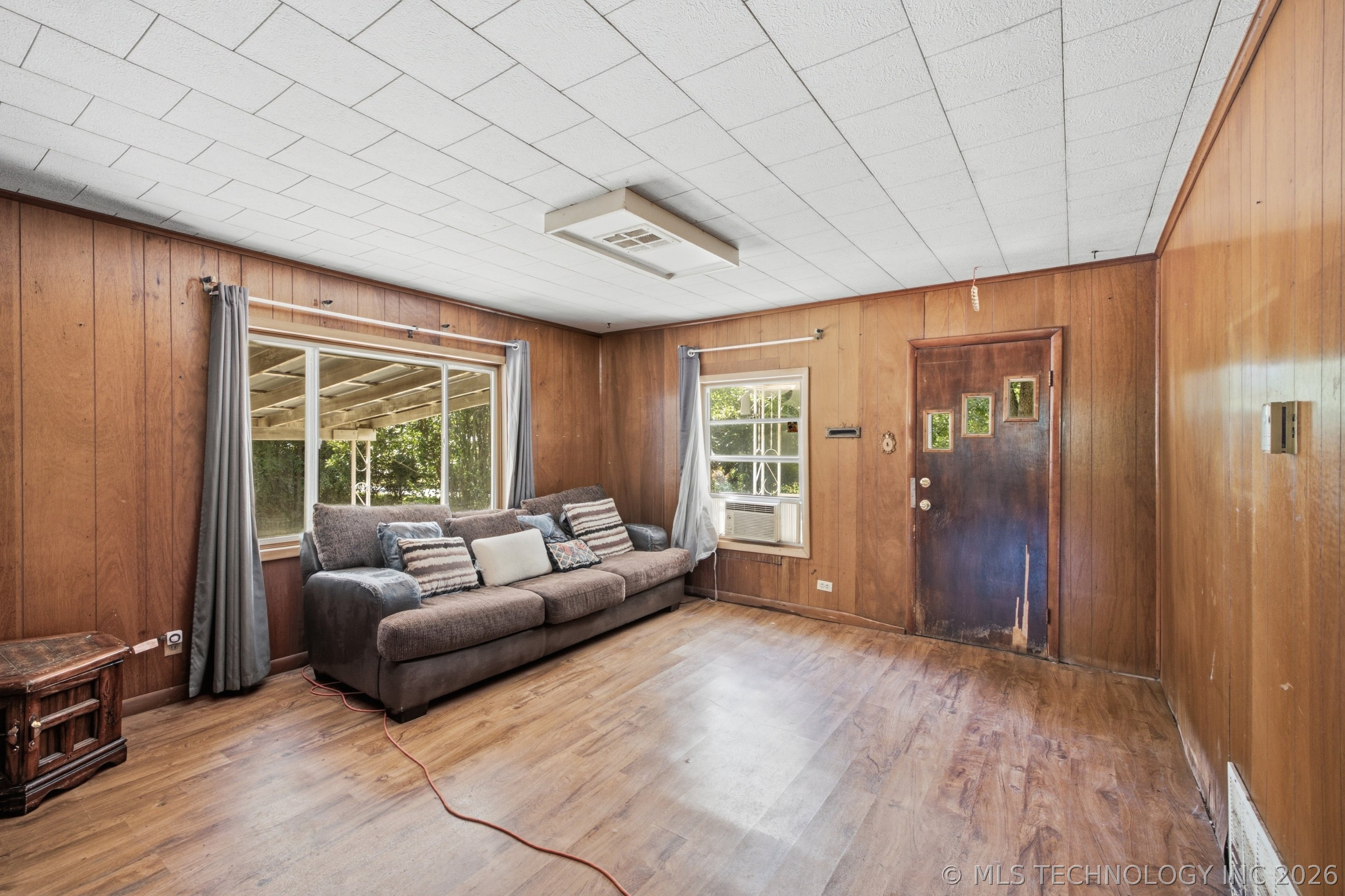 404 E Beach Street Property Photo 6