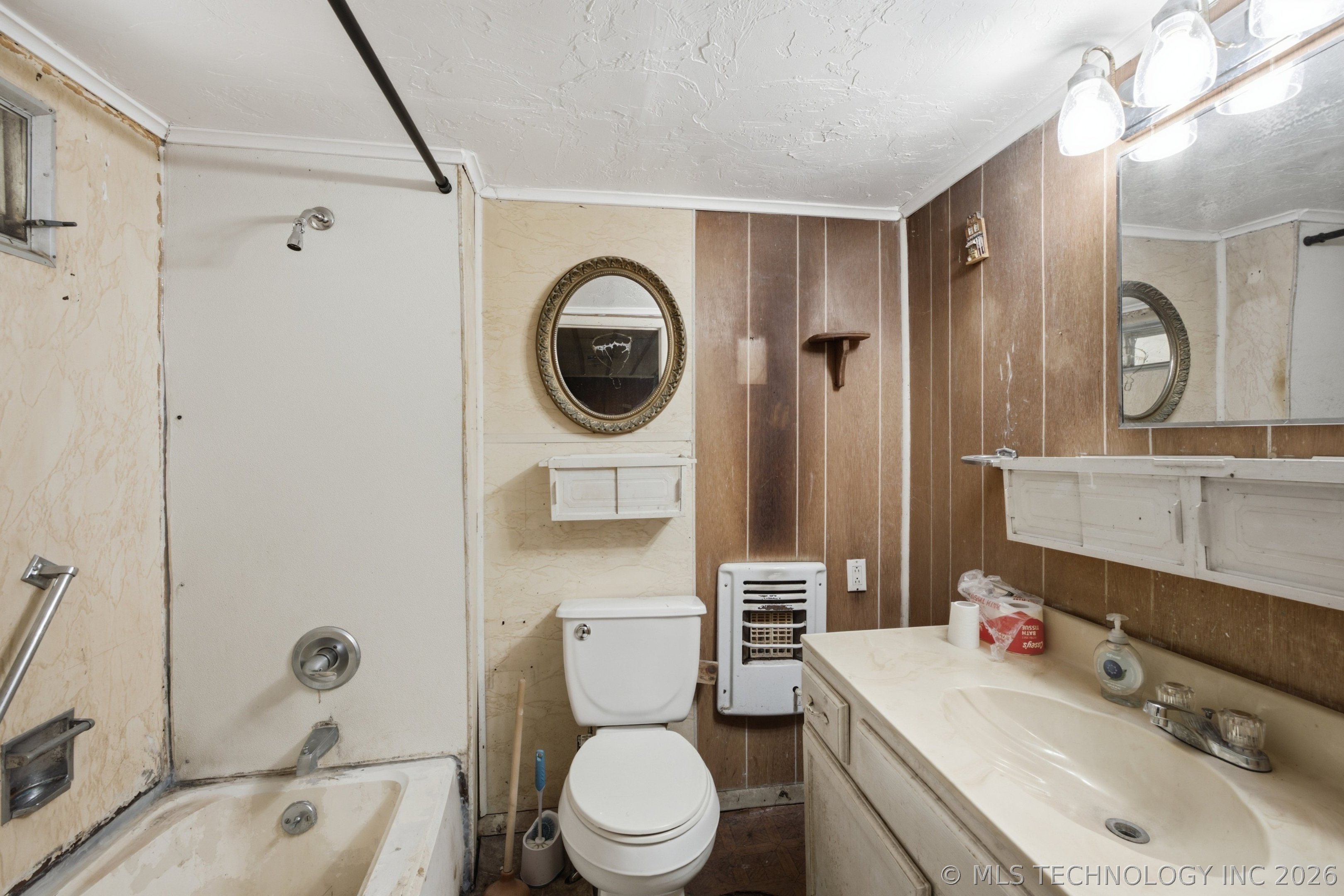 404 E Beach Street Property Photo 11