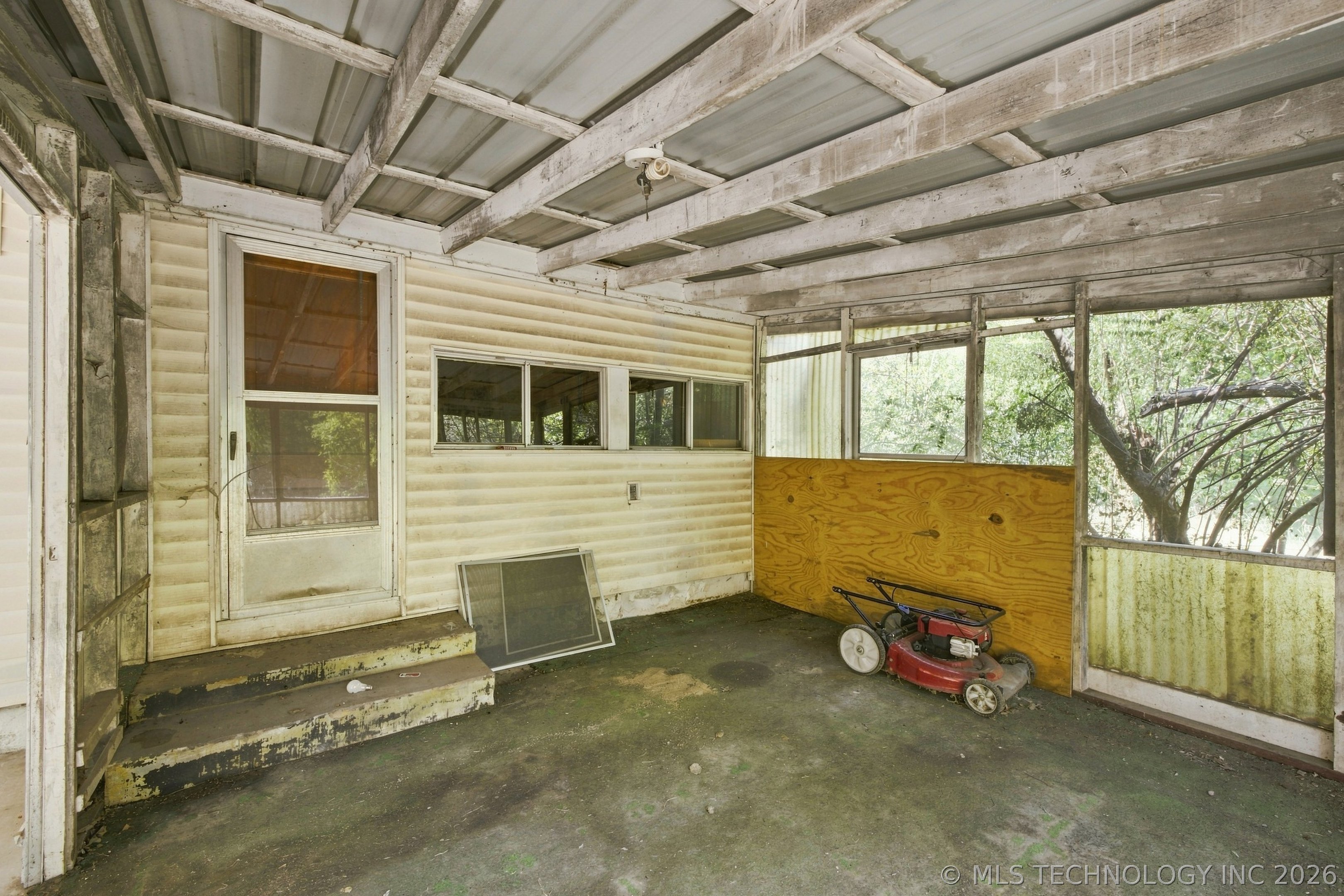 404 E Beach Street Property Photo 16