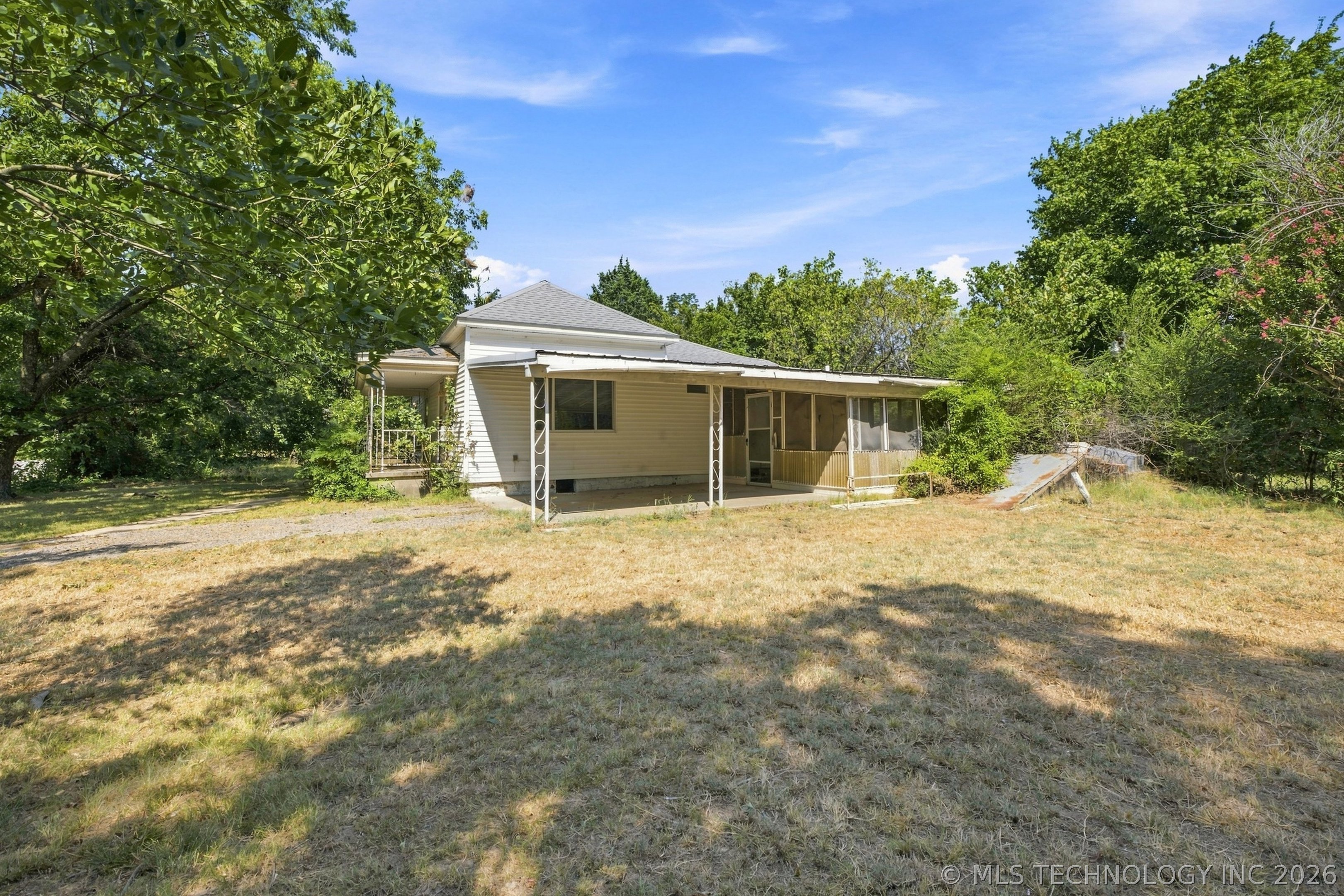 404 E Beach Street Property Photo 17