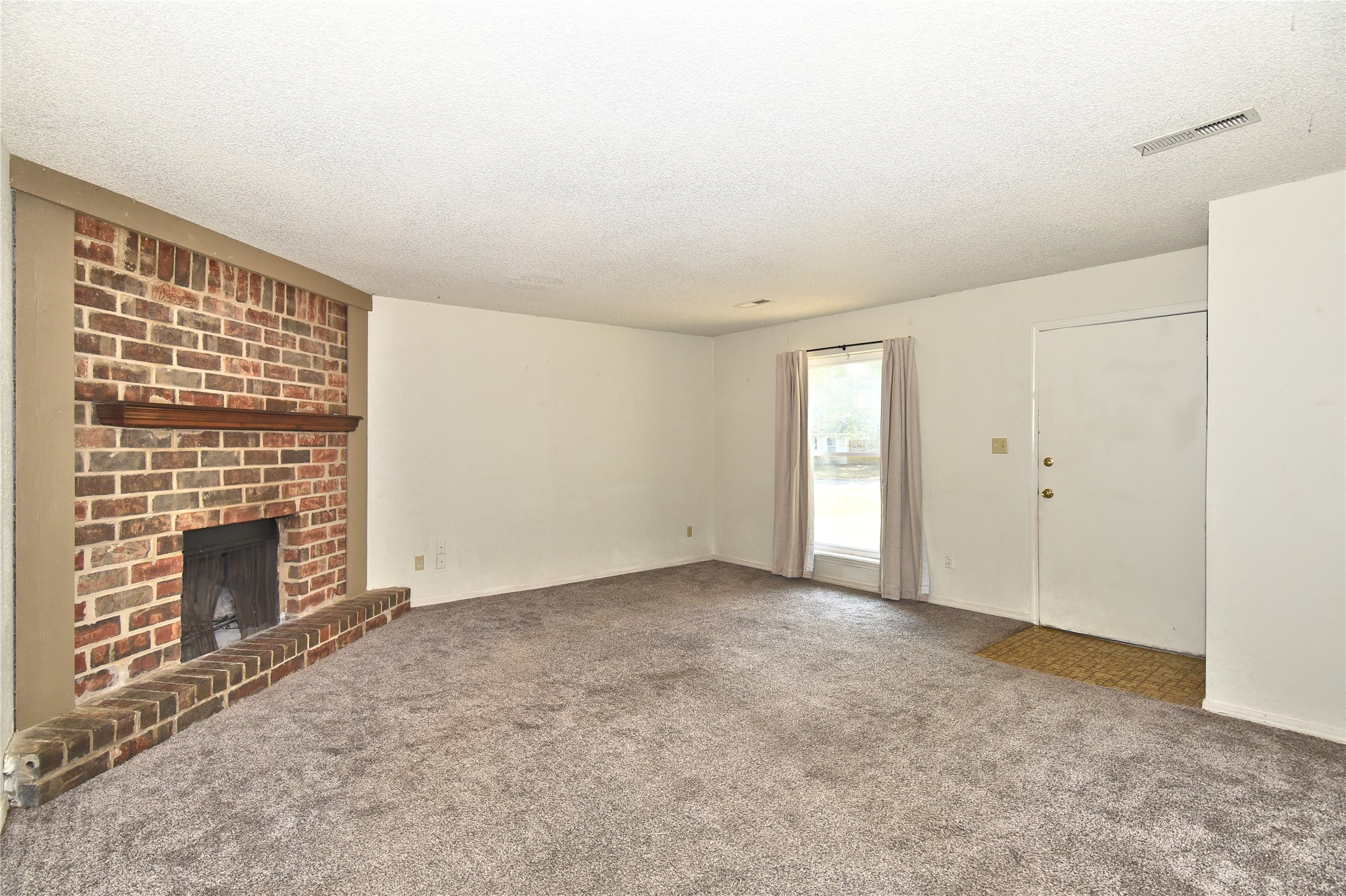 324 W Quantico Street Property Photo 3
