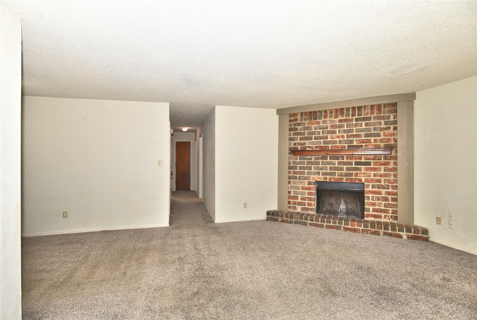 324 W Quantico Street Property Photo 4