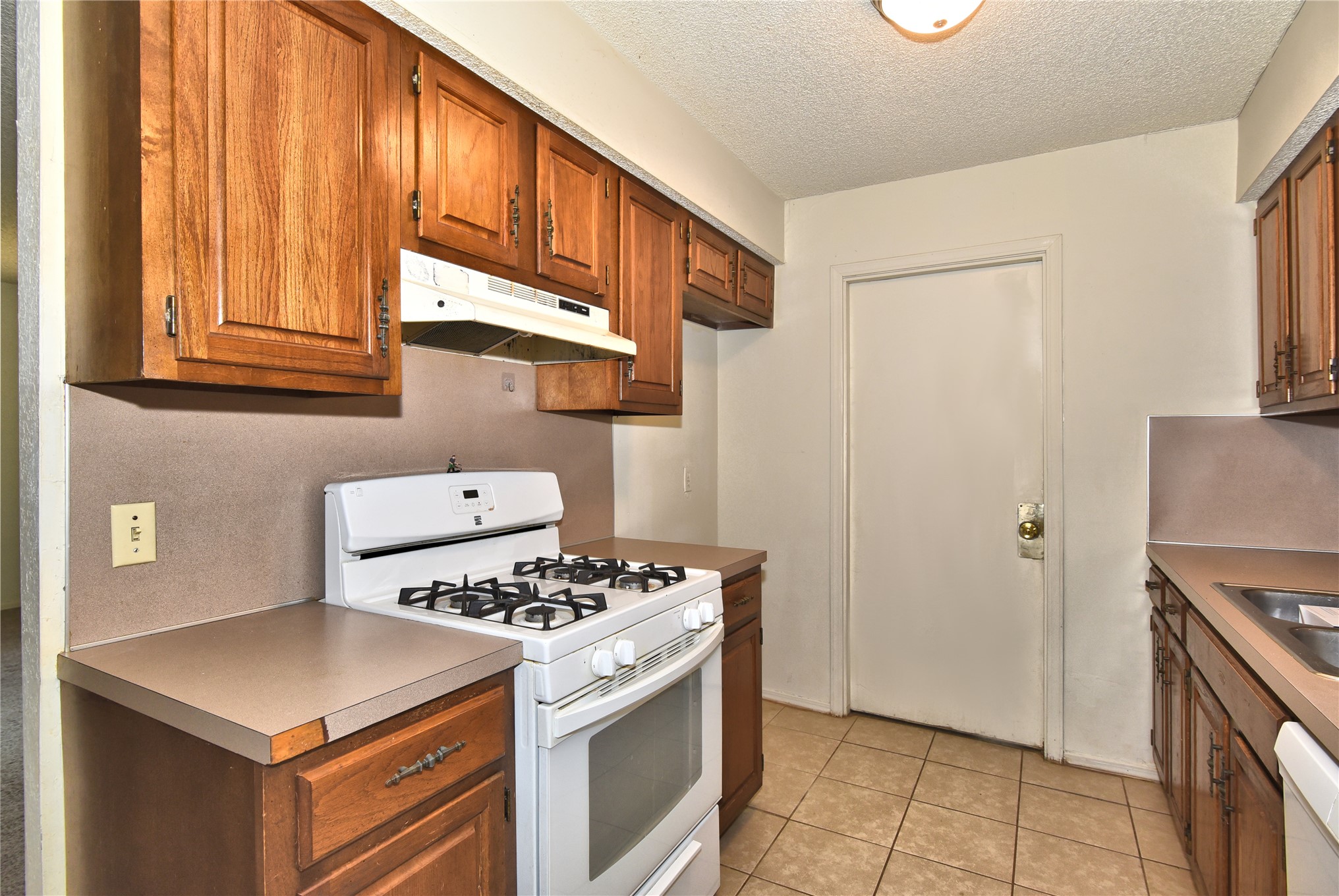 324 W Quantico Street Property Photo 6