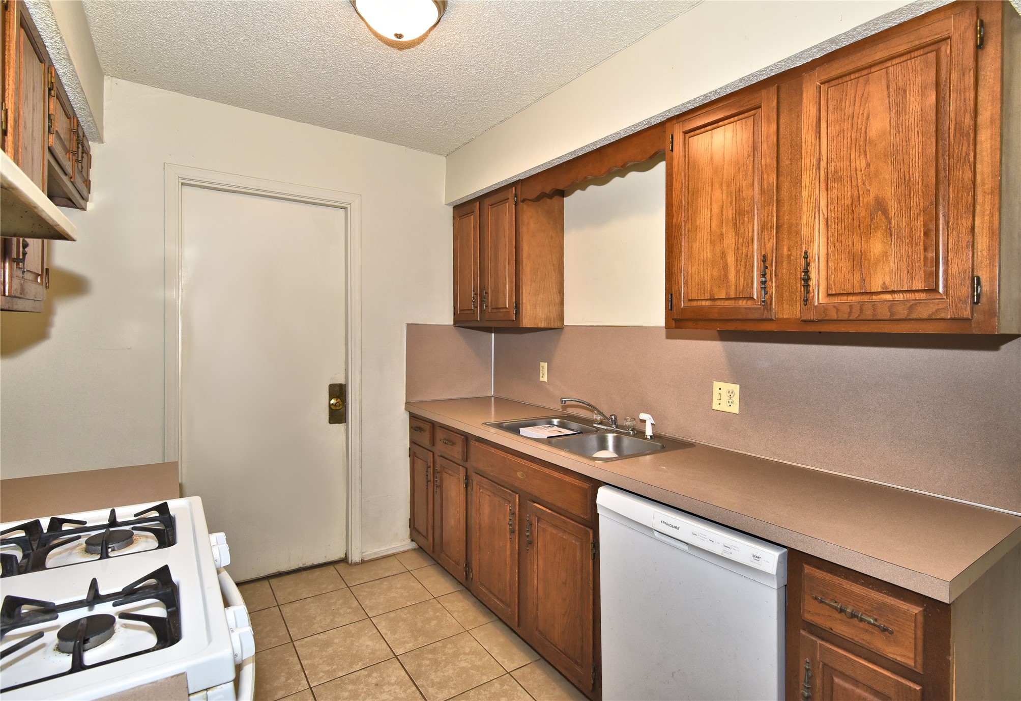 324 W Quantico Street Property Photo 7