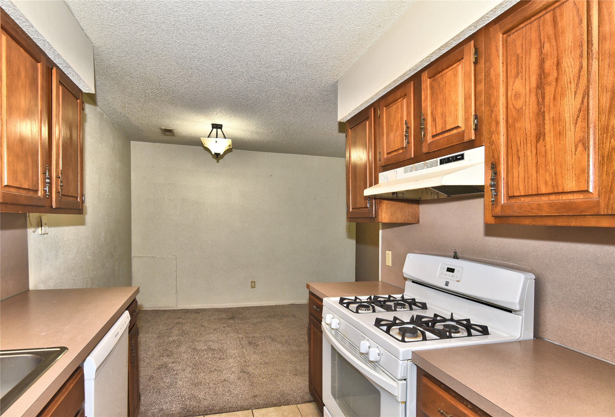 324 W Quantico Street Property Photo 8