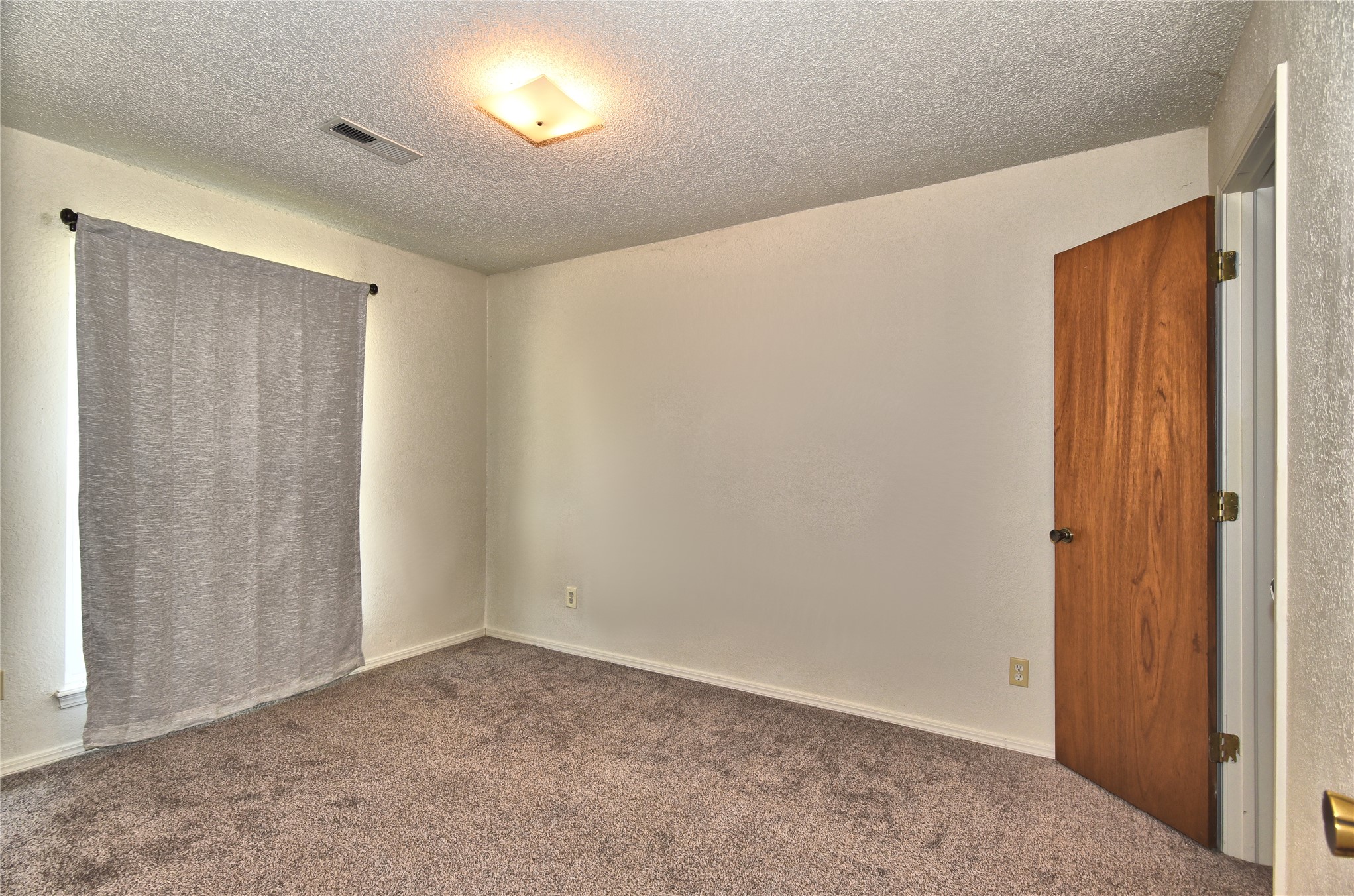 324 W Quantico Street Property Photo 14