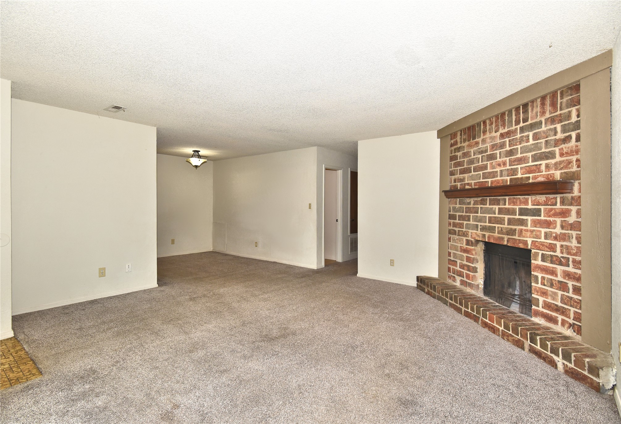 324 W Quantico Street Property Photo 20